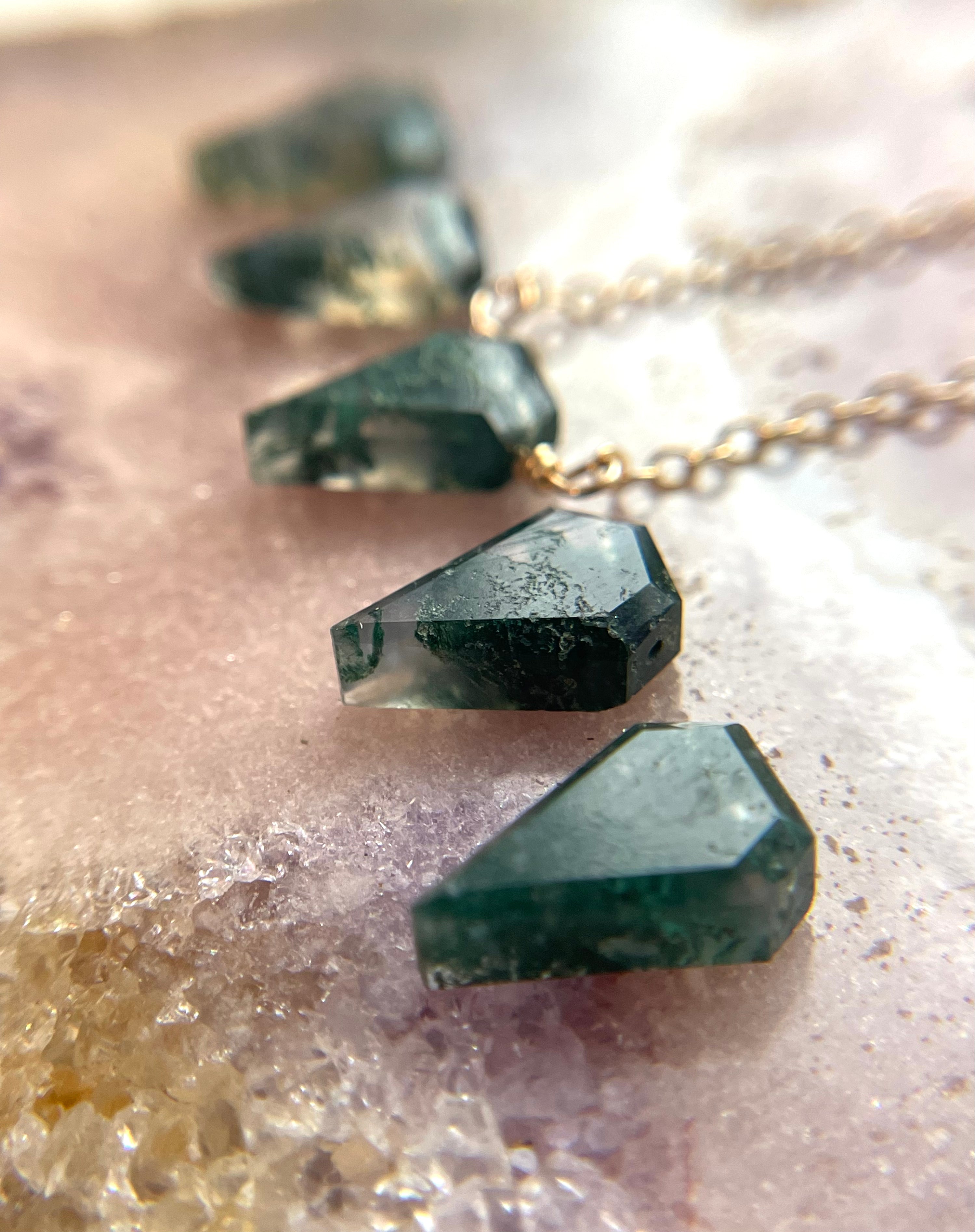 Natural Moss Agate Necklace for Women - Healing Crystal Pendant with Adjustable Chain - Perfect for Meditation, Yoga & Spiritual Gifts