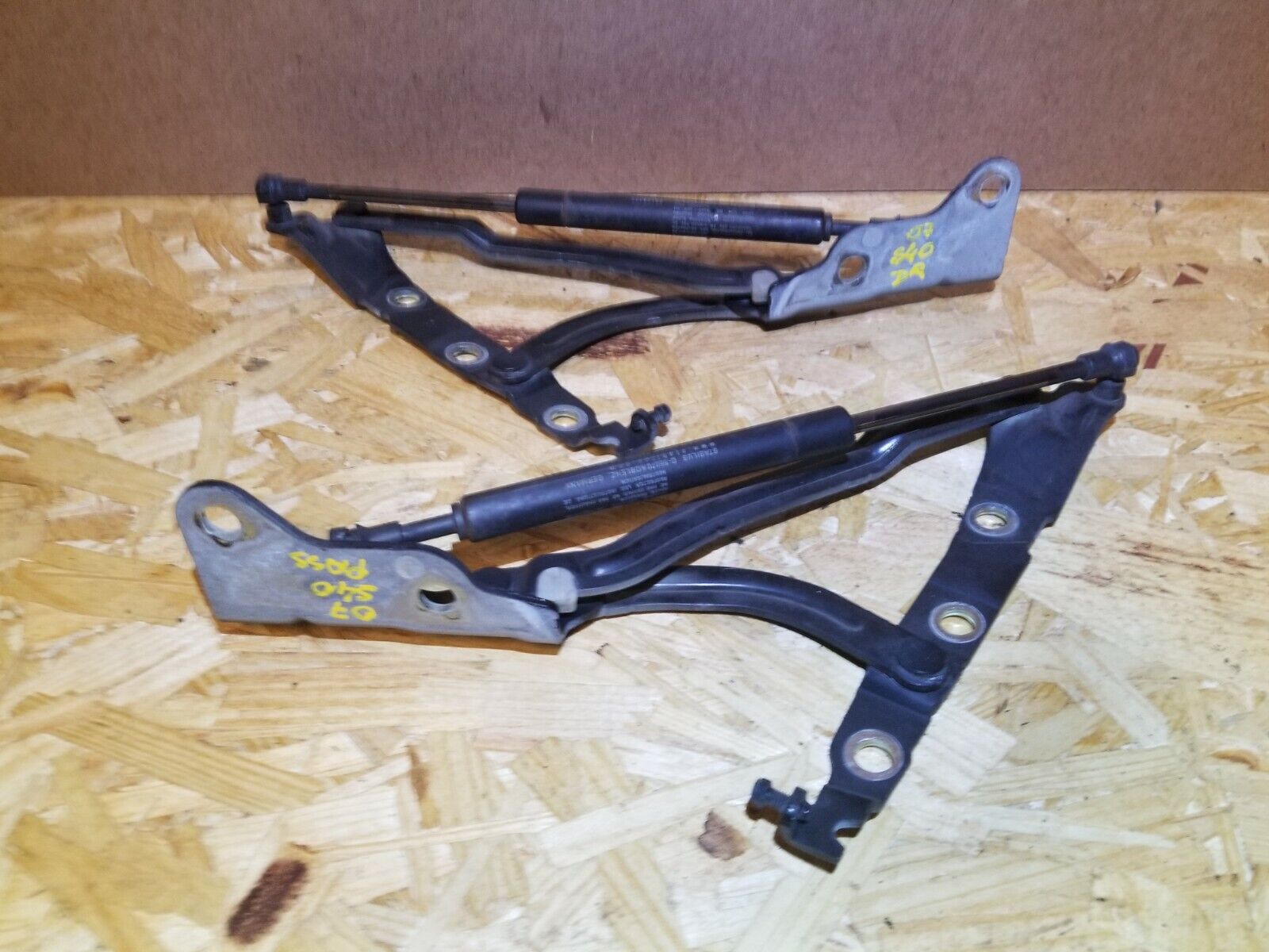 05 06 07 Volvo S40 Trunk Hinge Pair - OEM Replacement Parts for Volvo S40 Sedan - Perfect for Trunk Lid Repair & Maintenance