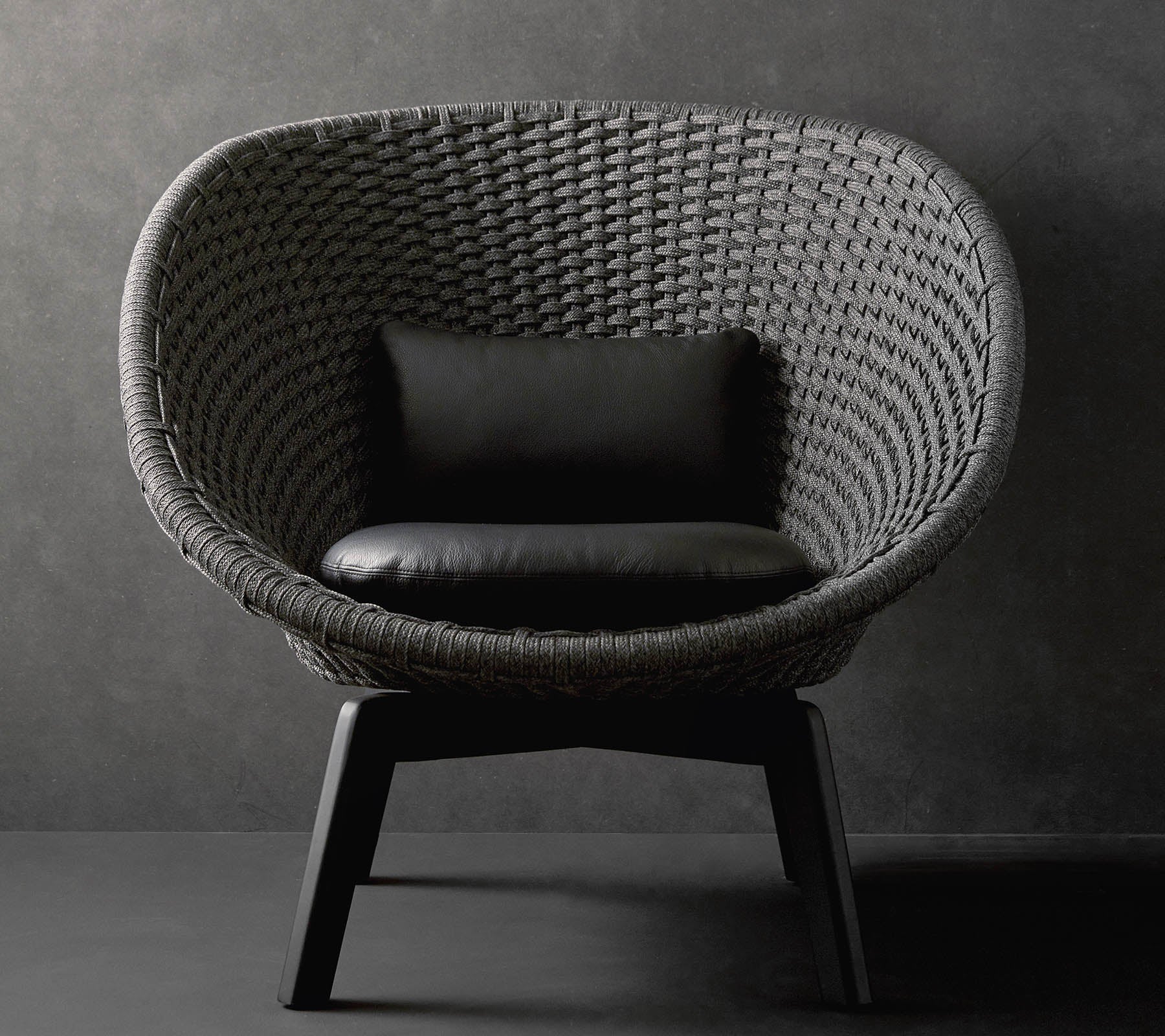 Stylish Peacock Lounge Chair - Modern Accent Chair for Living Room, Bedroom, or Patio - Perfect for Relaxing & Home Decor