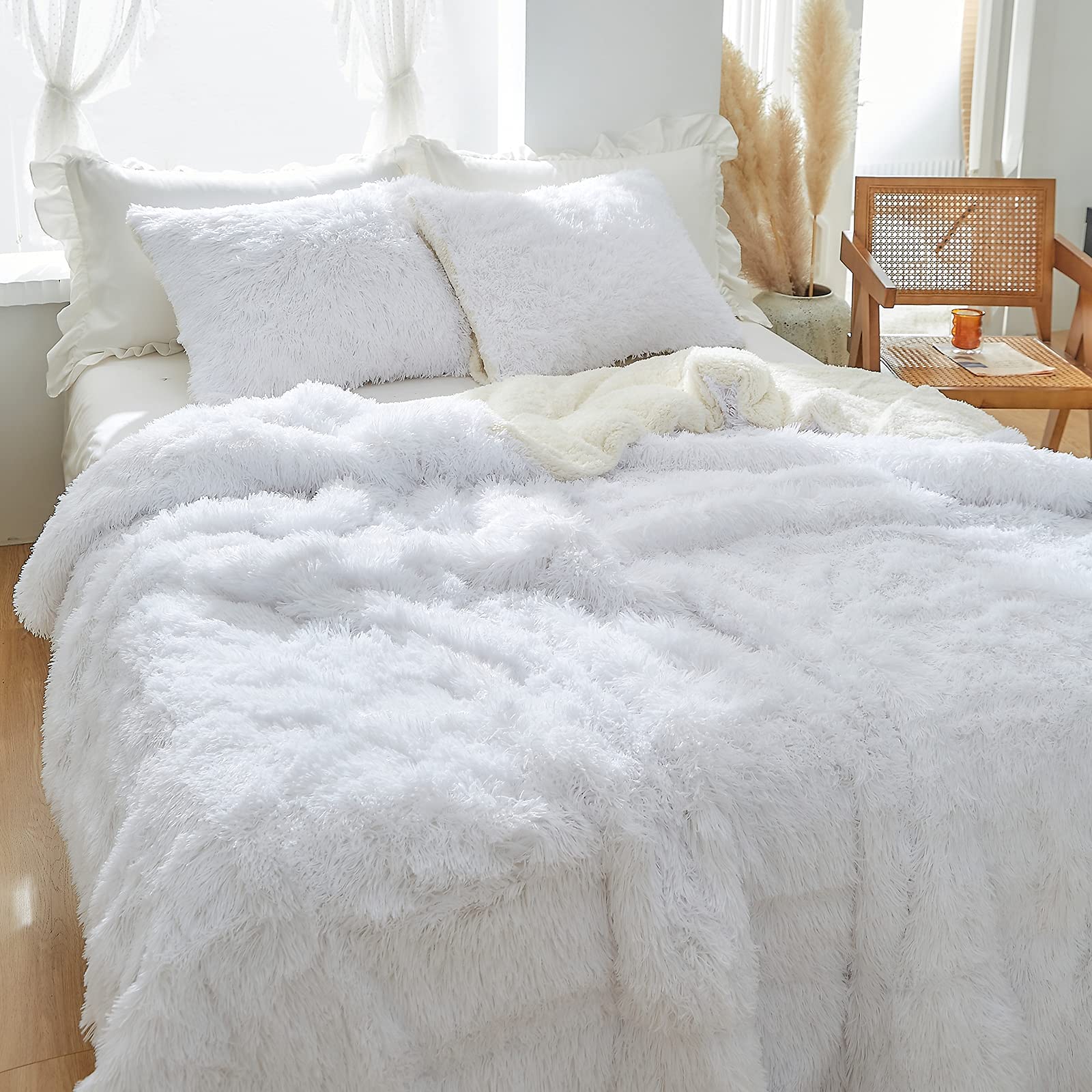 Luxury Faux Fur Shaggy Comforter Set King Size - Ultra Soft Reversible Sherpa & Plush White Bedding (1 Comforter + 2 Pillowcases) for Winter Warmth - Perfect for Cozy Bedrooms, Guest Rooms & Cold Weather Comfort