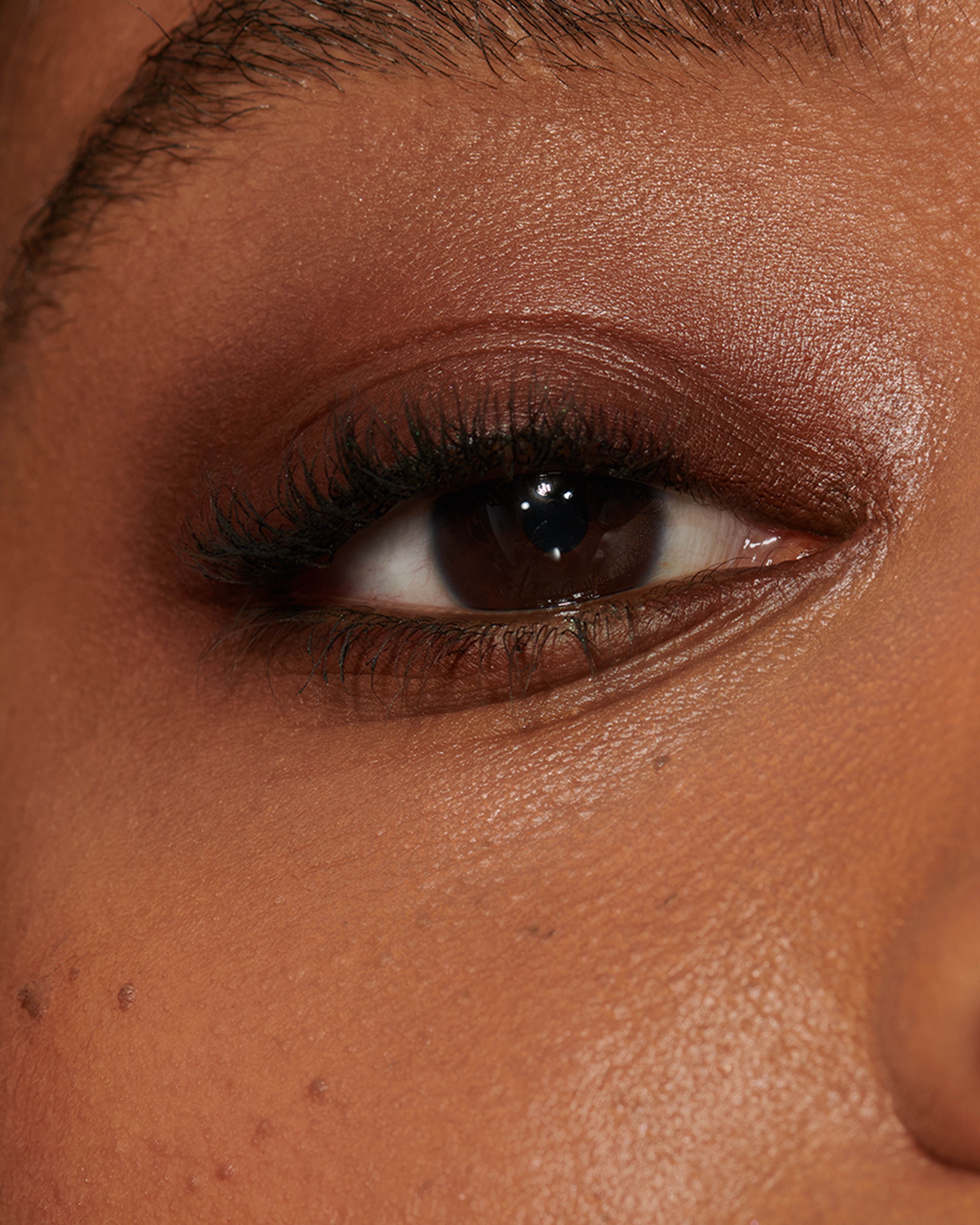 Burnt Umber Seamless Glide Eye Pencil - Long Lasting Waterproof Eyeliner for Smoky Eyes & Everyday Makeup | Perfect for Day to Night Looks & Professional Makeup Artists