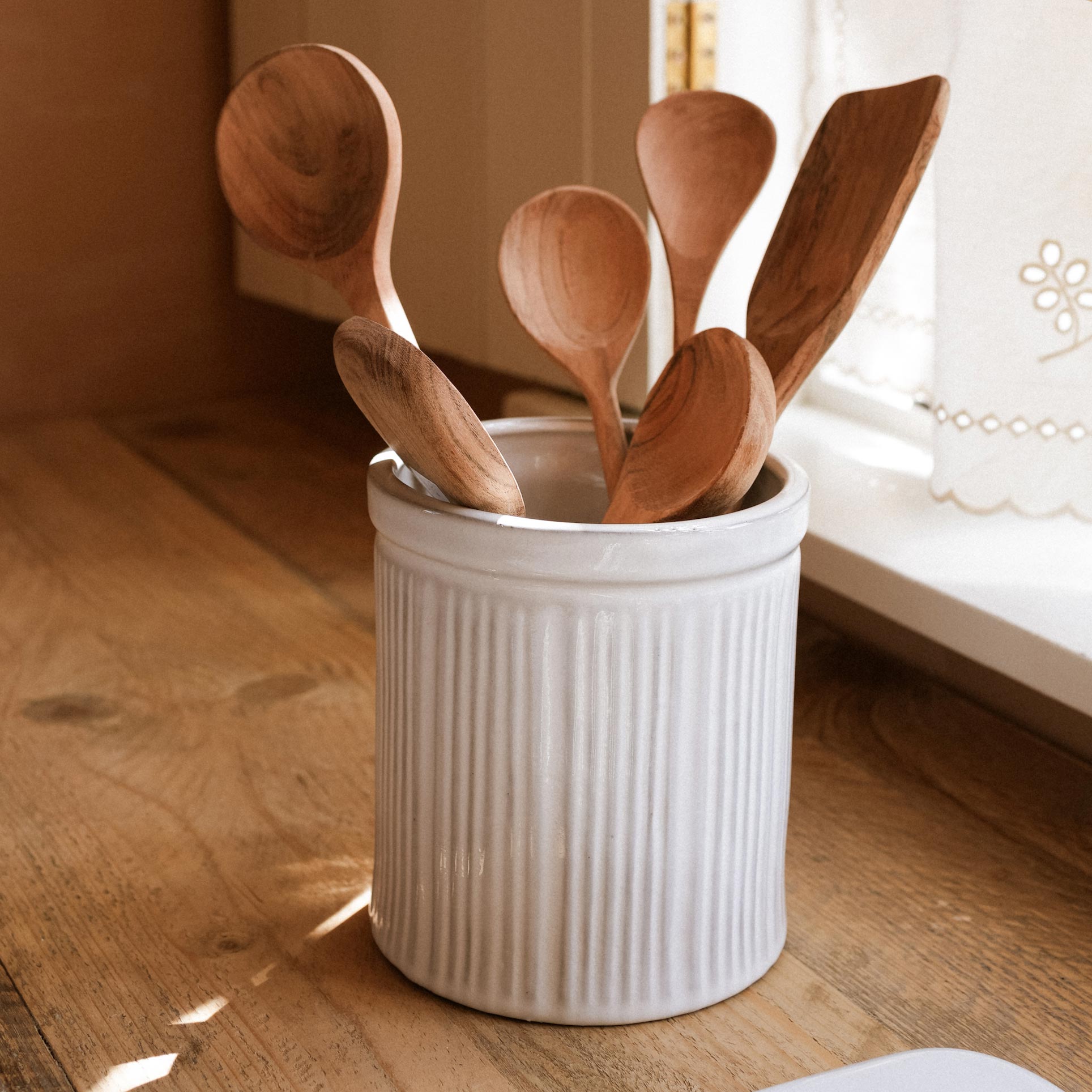 Premium Acacia Wood Round Spoon - Handcrafted, Eco-Friendly Kitchen Utensil for Cooking, Serving & Baking - Perfect for Salads, Soups & Desserts