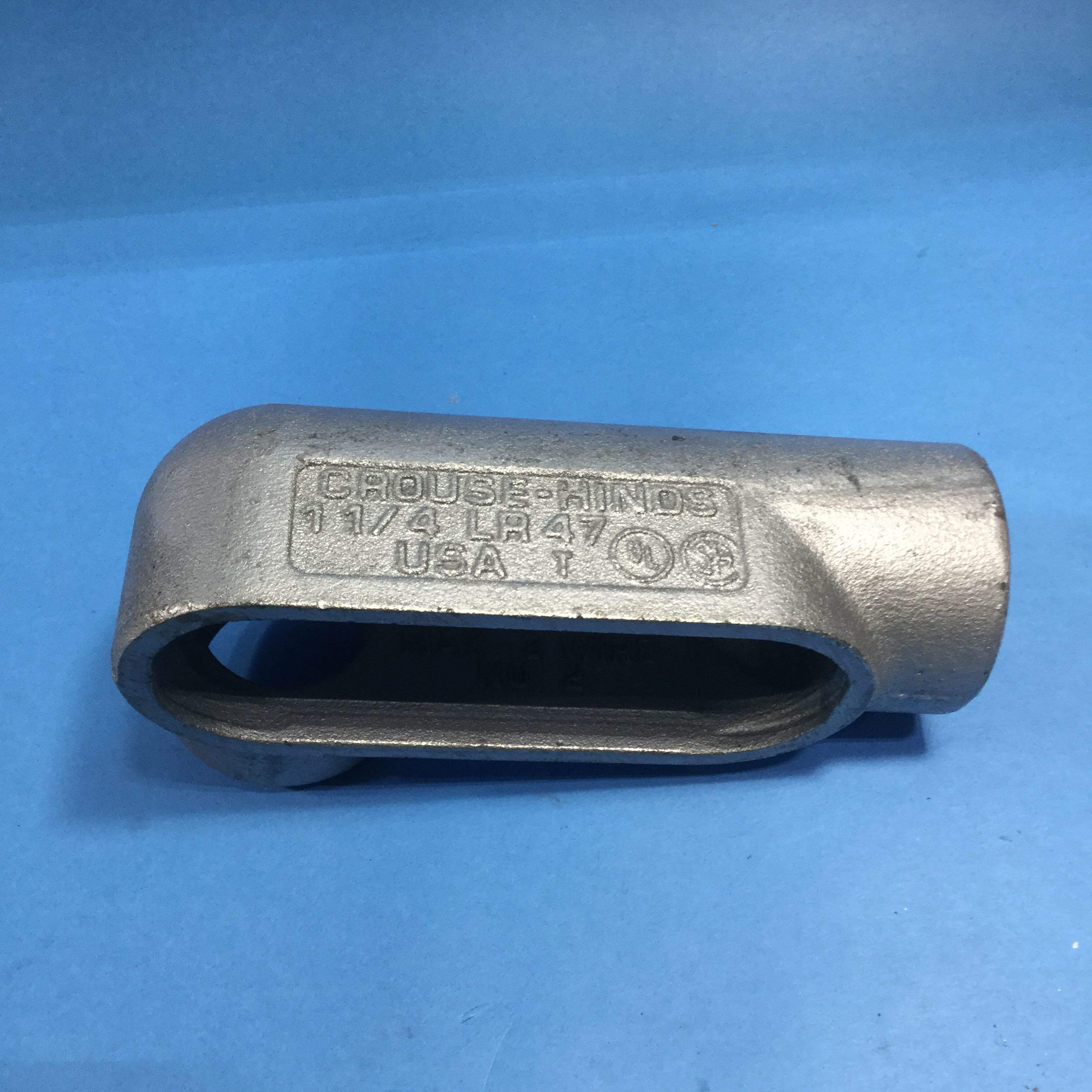 CROUSE HINDS LR47 Conduit Body - 1-1/4 Inch Form 7, Gray Iron with Zinc Plating - Durable Electrical Conduit Fitting for Outdoor & Industrial Wiring