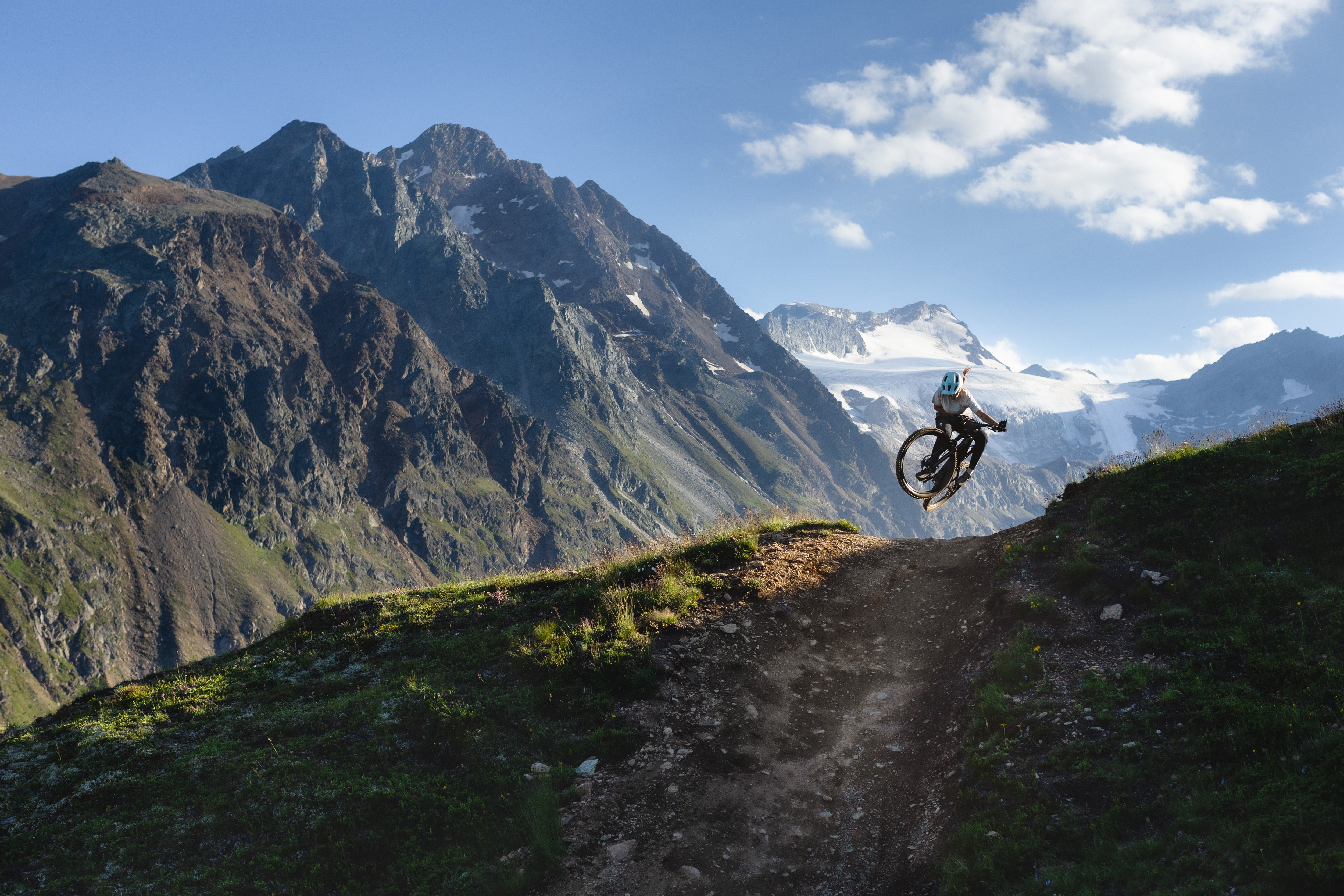 Specialized Turbo Levo SL Pro Electric Mountain Bike - Lightweight Carbon Frame, 35Nm Torque, 320Wh Battery - Perfect for Trail Riding & Off-Road Adventures