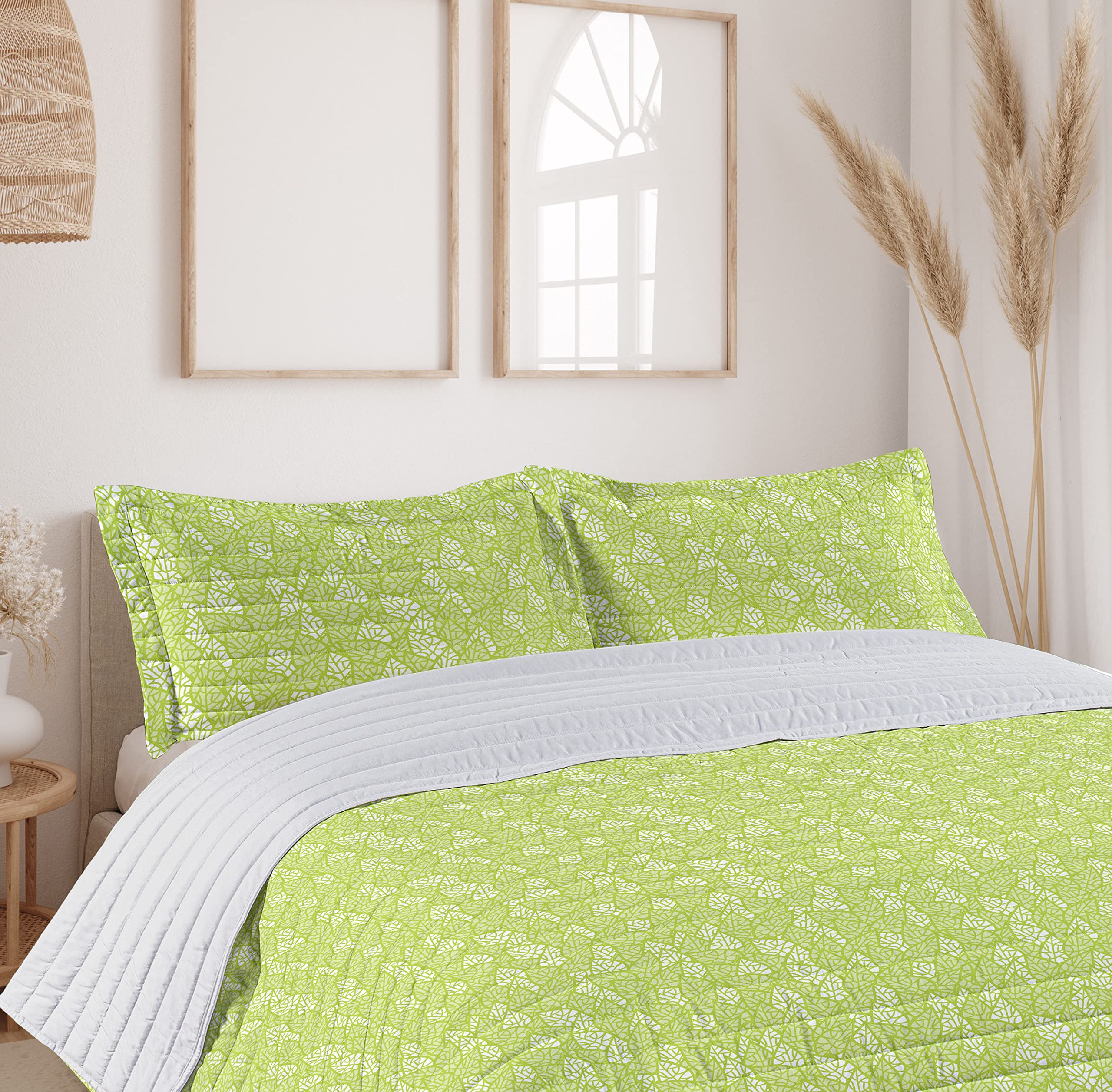 Ambesonne Queen Size Leaf Microfiber Bedspread Set - Spring Greenery Botanical Pattern with Pillow Shams & Comforter | Soft Apple Green & White Bedding for Eco-Friendly Home Decor | Perfect for Spring Refresh, Guest Rooms & Nature-Inspired Bedrooms