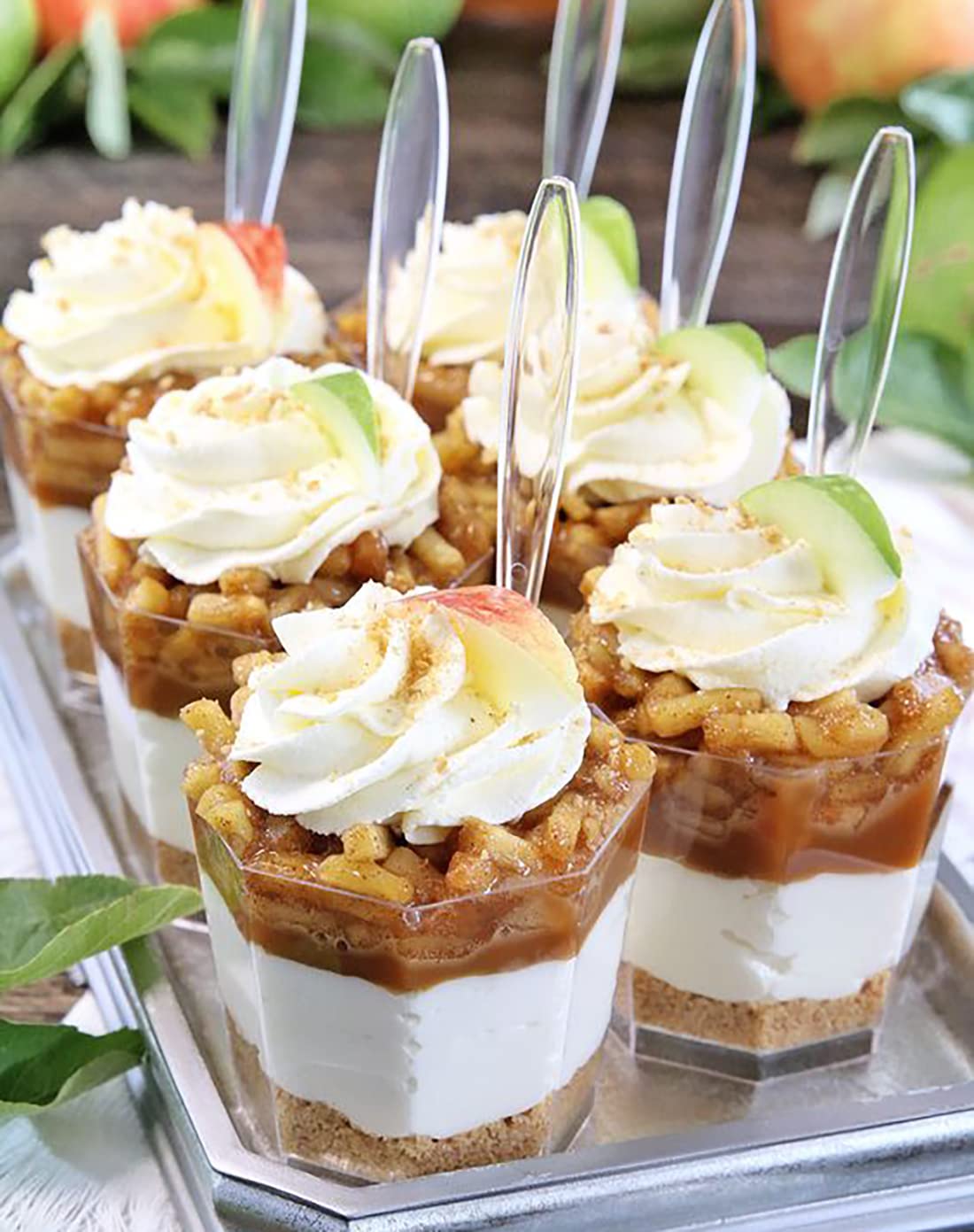 Foraineam 100 Pack 5.4 oz Clear Plastic Dessert Cups with 100 Spoons - Disposable Appetizer Serving Bowls for Parties, Weddings, Catering, Picnics & Events - Perfect for Ice Cream, Pudding, Fruit Salads & Snacks