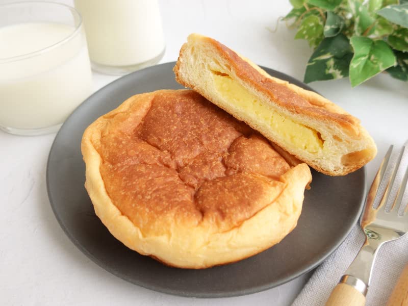 Como's Bakery Japanese Cream Komachi Custard Filled Bread Box - Pack of 10 | Authentic Japanese Snack for Breakfast, Tea Time & Office Break | Dagashiya Style Sweet Buns