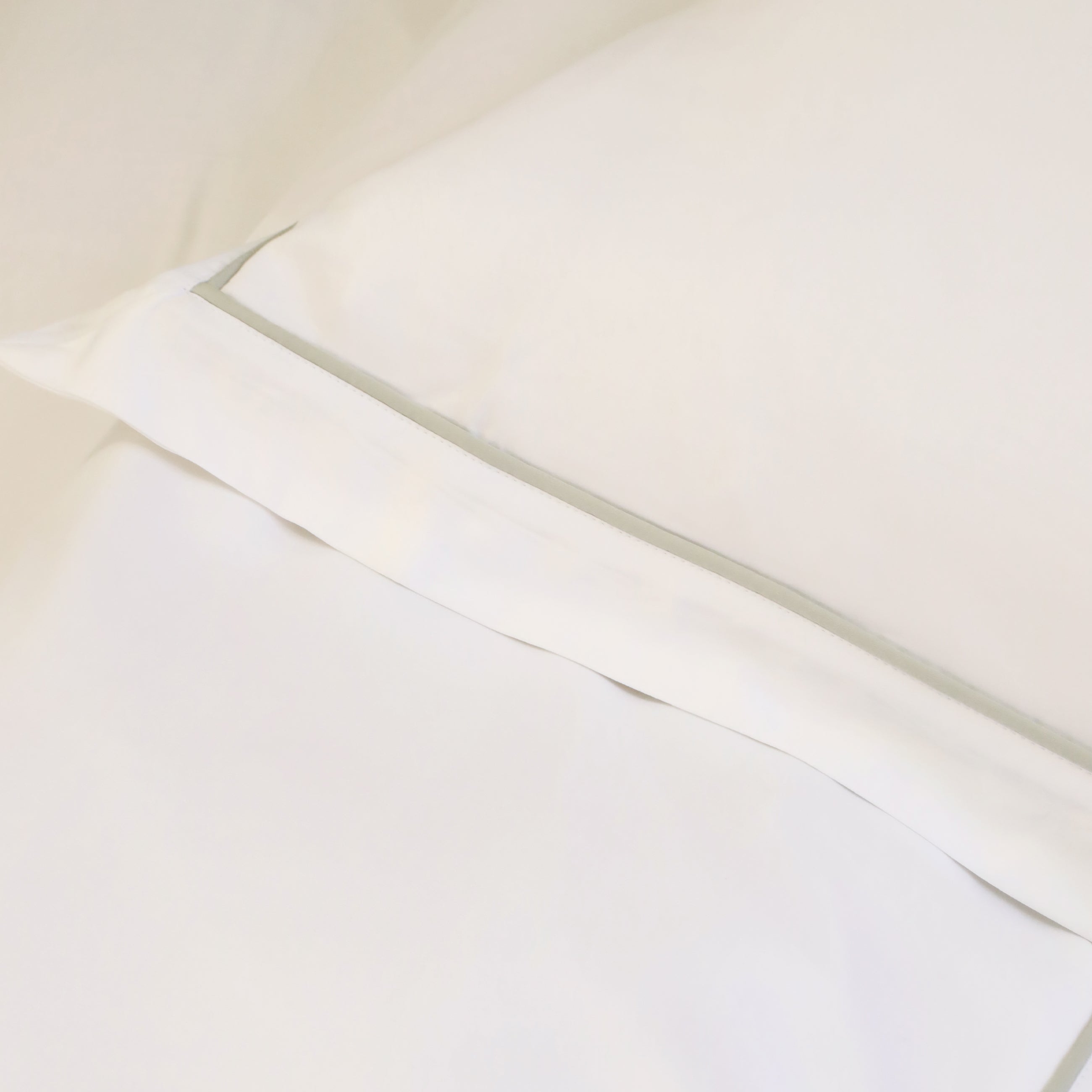 Sheena Bamboo Sateen Duvet Cover Set - Queen Size, Soft & Breathable Bedding Set for Luxurious Sleep - Perfect for Master Bedroom, Guest Room & Hotel Decor