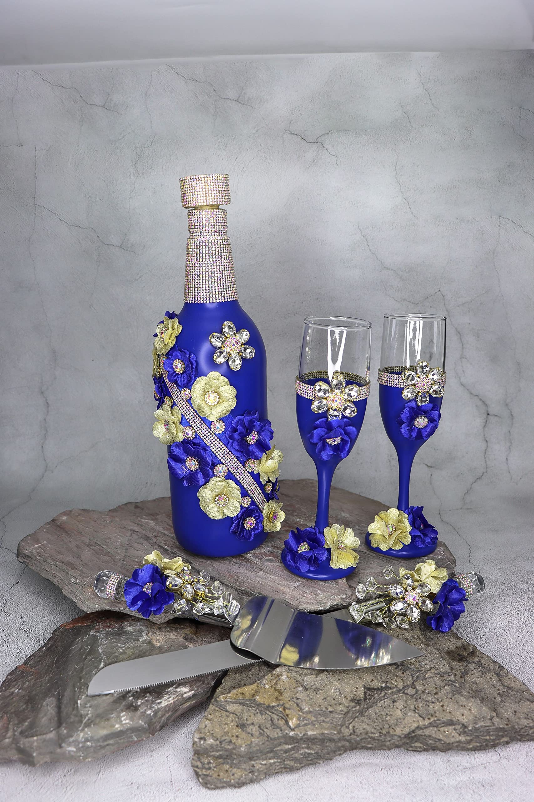 Elegant Royal Blue & Gold Champagne Glasses Set for Quinceañera, Sweet 16, Weddings & Special Celebrations - Perfect for Toasting & Party Decor