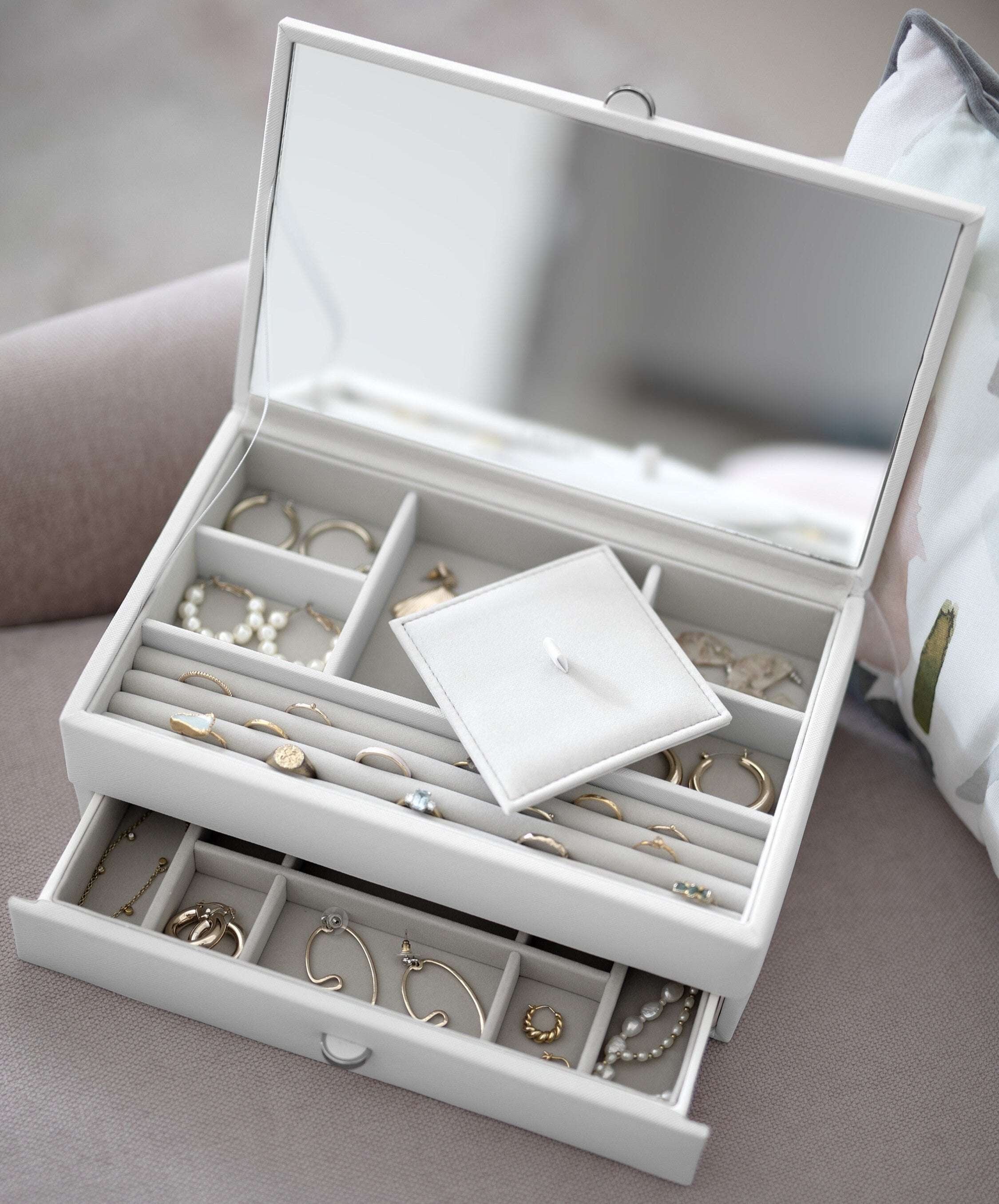 Carters Medium Chalk White Jewelry Box - Elegant Storage for Necklaces, Rings & Earrings - Perfect for Bedroom, Bathroom & Travel Organization