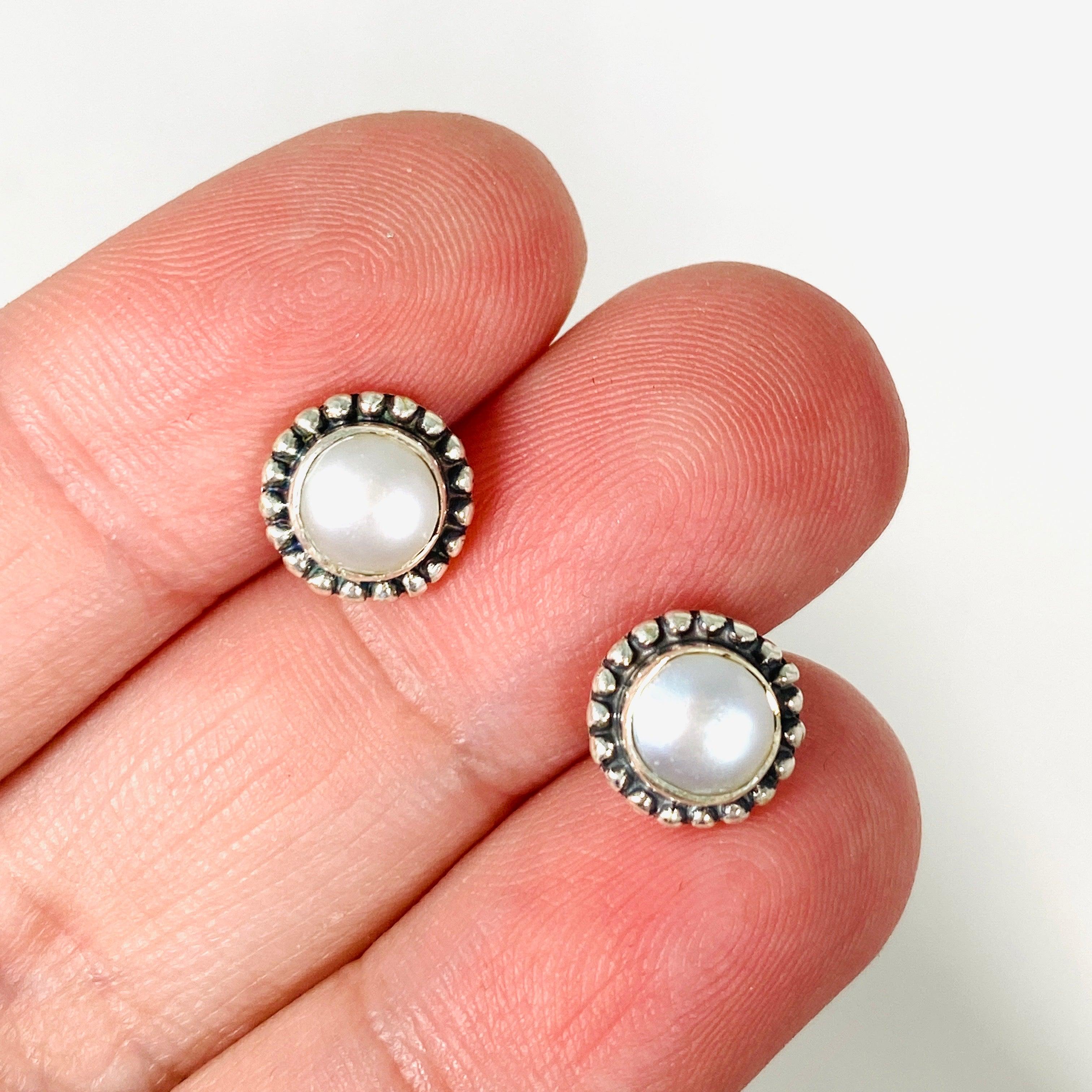 Pearl Round Ring with Thick Band - Size 9 - KRGJ2935 - Elegant Jewelry for Women, Perfect for Weddings, Parties & Special Occasions