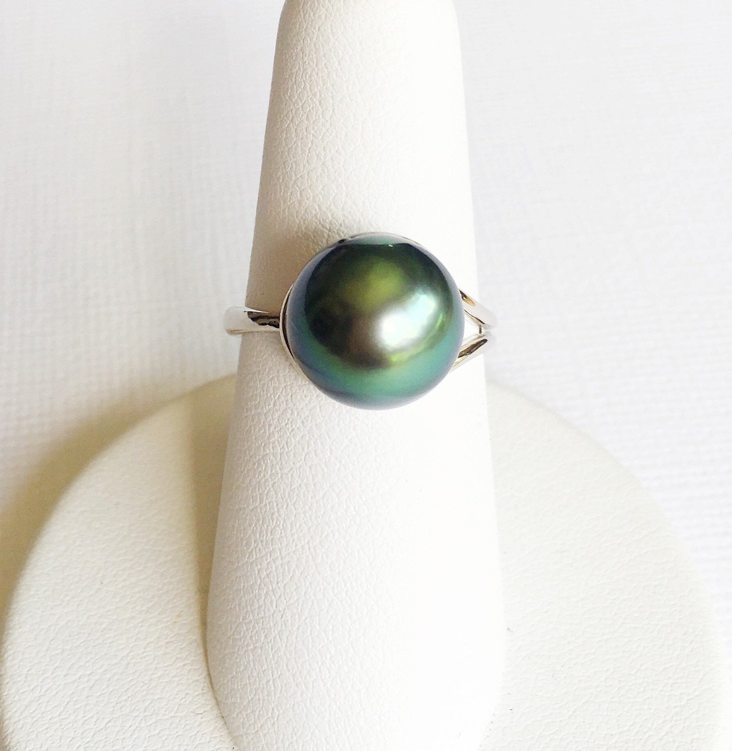 Exquisite Tahitian Pearl Teardrop Ring (R150) - Elegant Jewelry for Women, Perfect for Weddings, Parties & Special Occasions