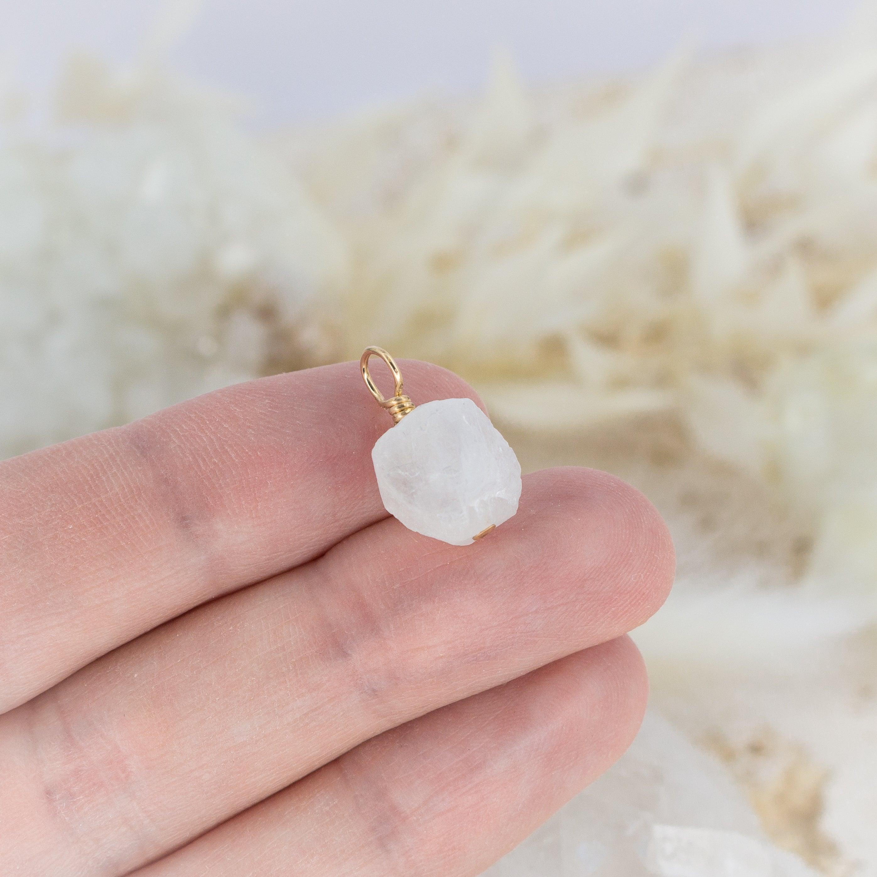 Natural Rainbow Moonstone Crystal Pendant Necklace - Healing Stone Jewelry for Women, Spiritual Gift for Meditation & Energy Balancing