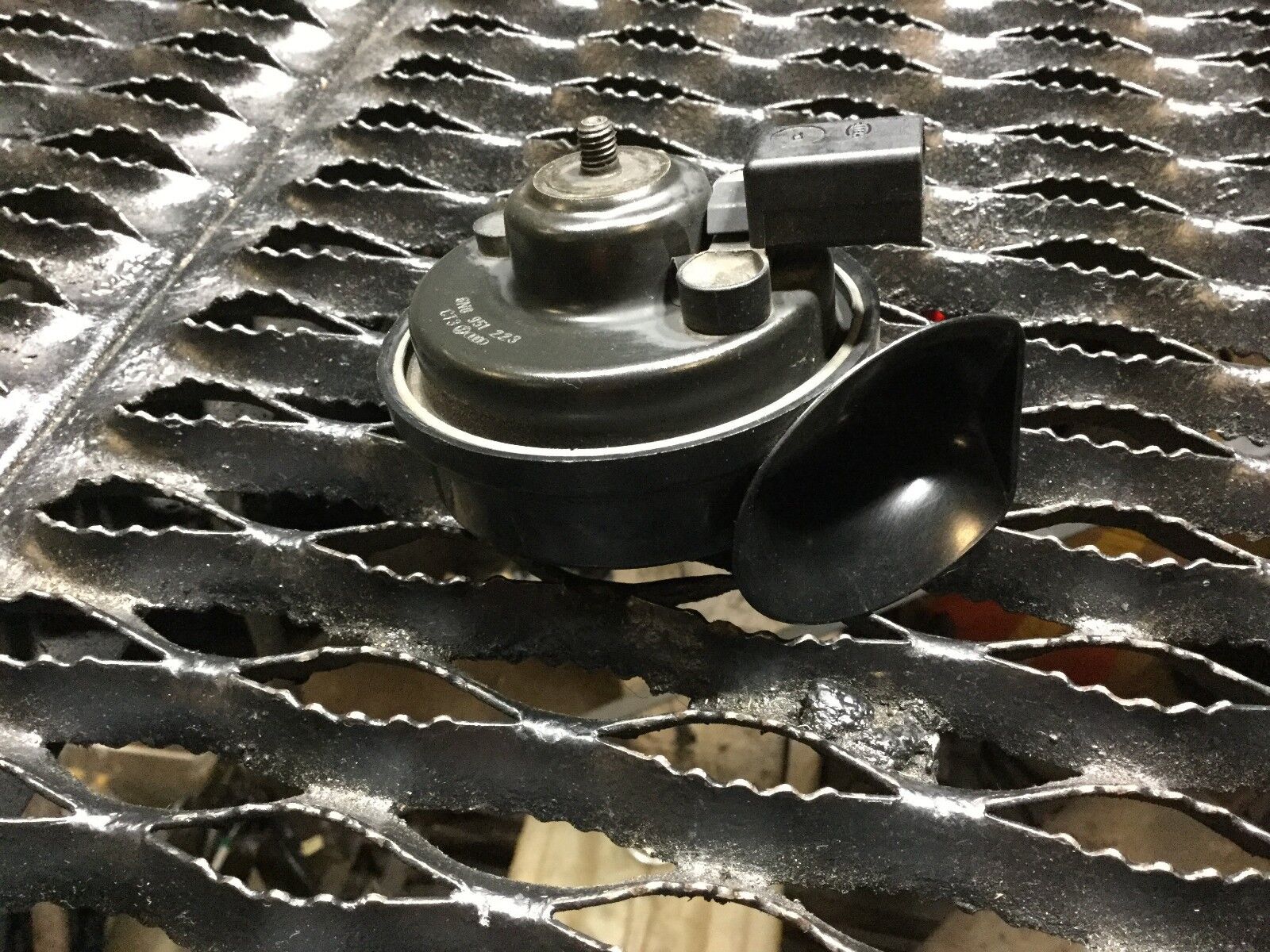 Original Porsche Cayenne Horn Signal 6N0951223A - OEM Replacement for 2003 2004 2005 2006 Models - Perfect for Upgrades & Repairs