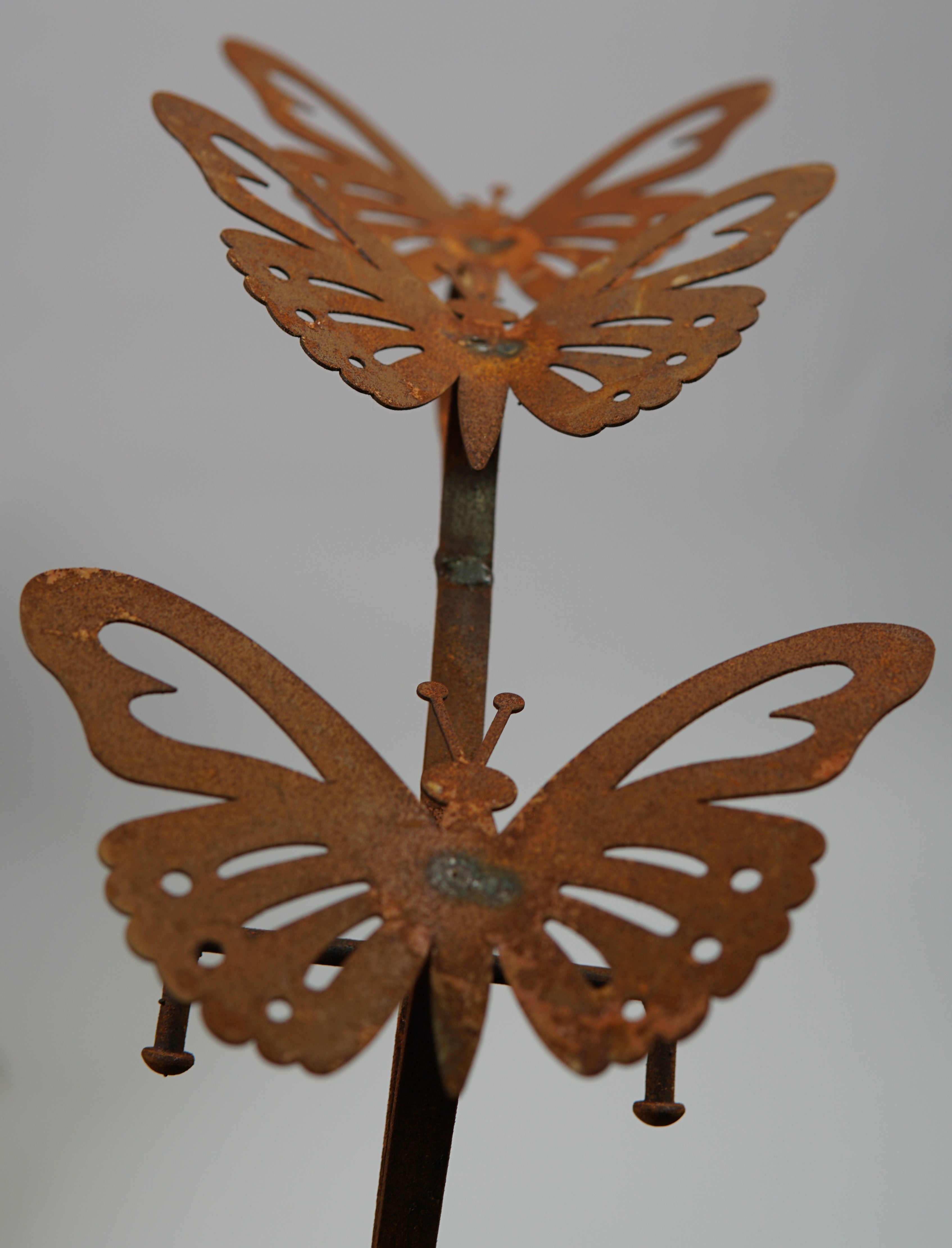 Butterfly and Glass Ball Rocking Stake W3560 - Elegant Garden Decor for Outdoor Patio, Lawn, and Flower Beds
