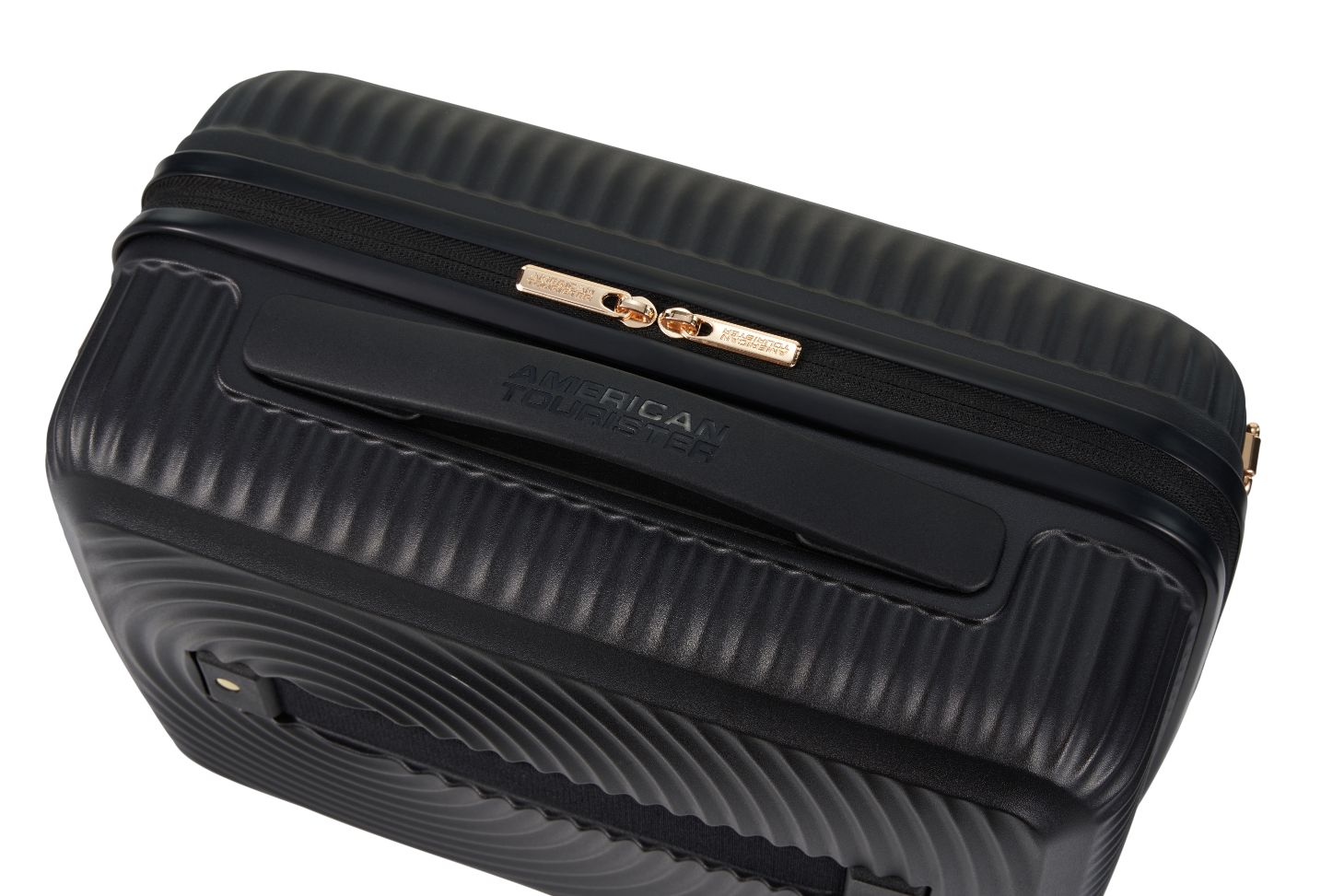 American Tourister Curio Holiday Travel Bag - Durable Black Luggage for Weekend Getaways & Business Trips