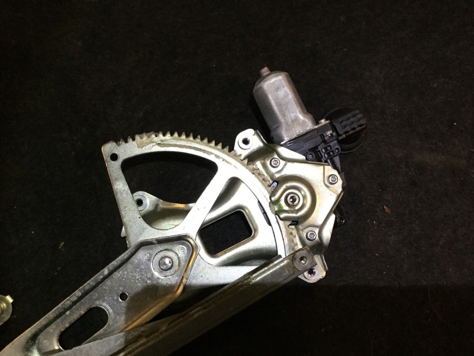 2005-2009 Toyota Prius Right Front Passenger Window Regulator with Motor - OEM Replacement Part - Perfect for Window Repair & Smooth Operation