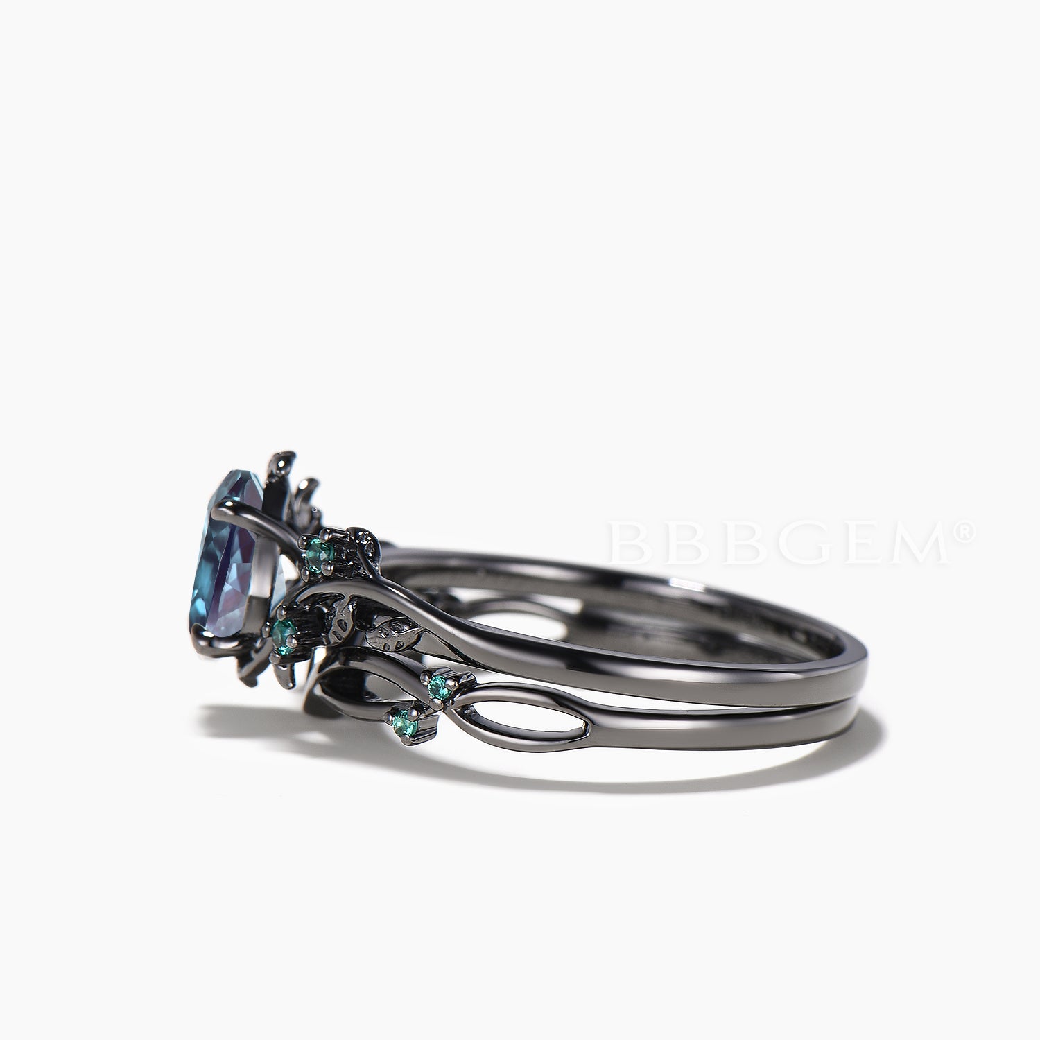 Teardrop Cut Color-Changing Alexandrite Leaf Ring with Emerald Accents in Black Gold Bridal Set – Perfect for Engagement, Wedding & Anniversary Gifts