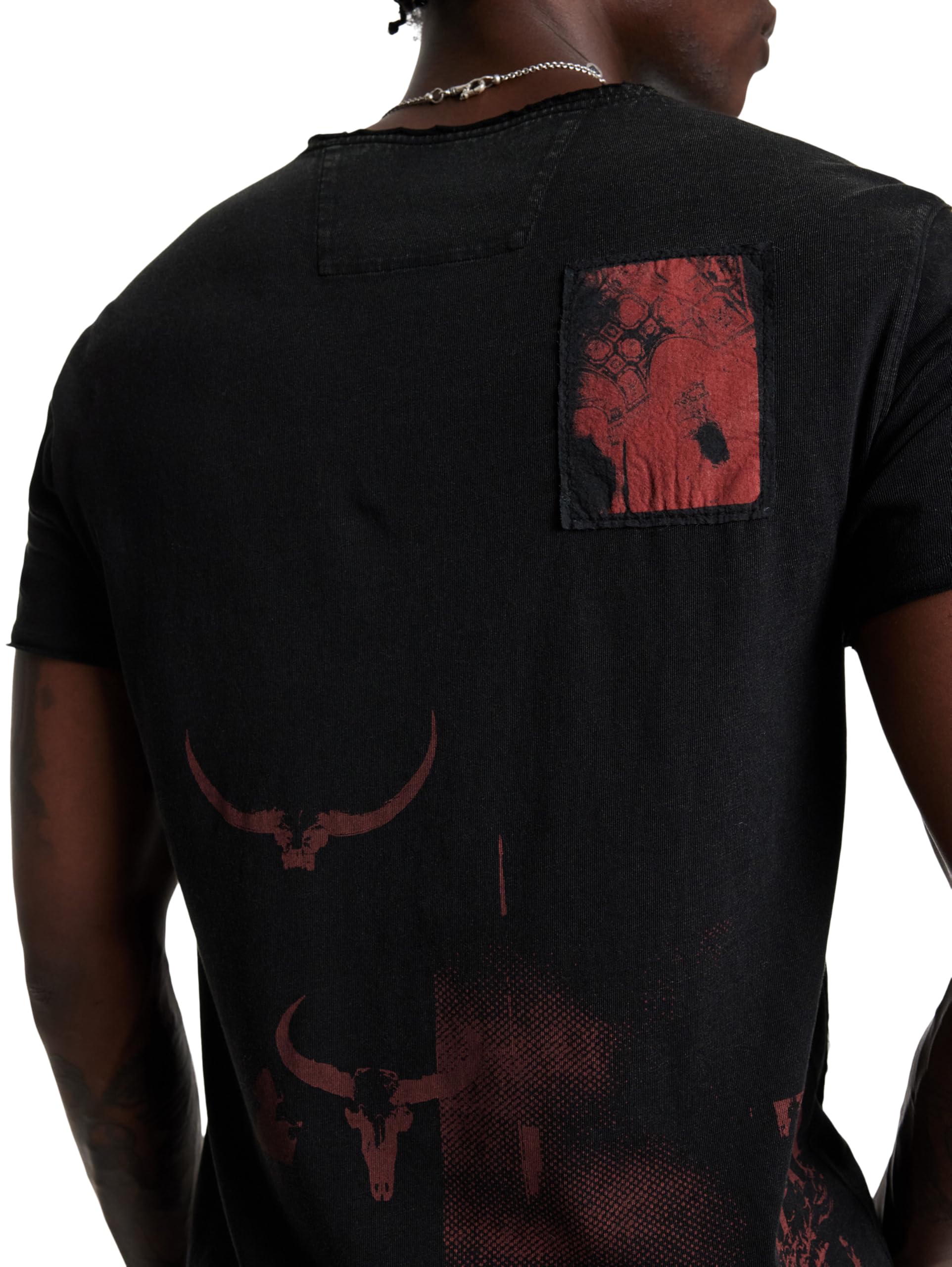 John Varvatos Men's Patch Tee - Stylish Graphic T-Shirt for Casual Wear & Street Fashion | Perfect for Everyday Outfits, Parties & Date Nights