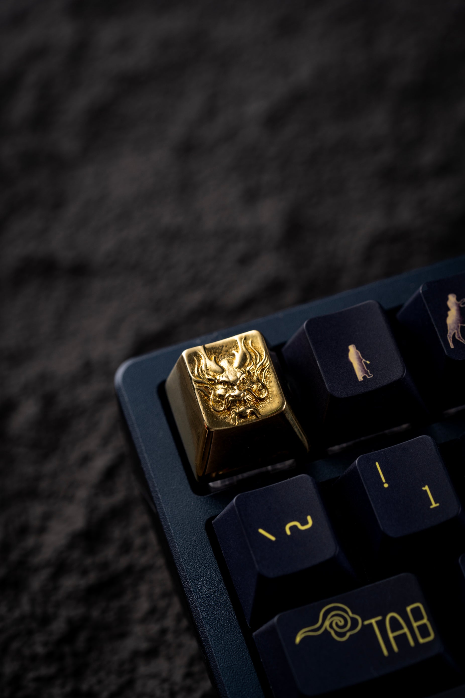 Creative Pure Copper Dragon Totem Keycap - Retro Personalized National Style Metal Keycap for Mechanical Keyboards (Cherry MX Compatible) - Perfect for Gaming, Typing & Custom Keyboard Builds