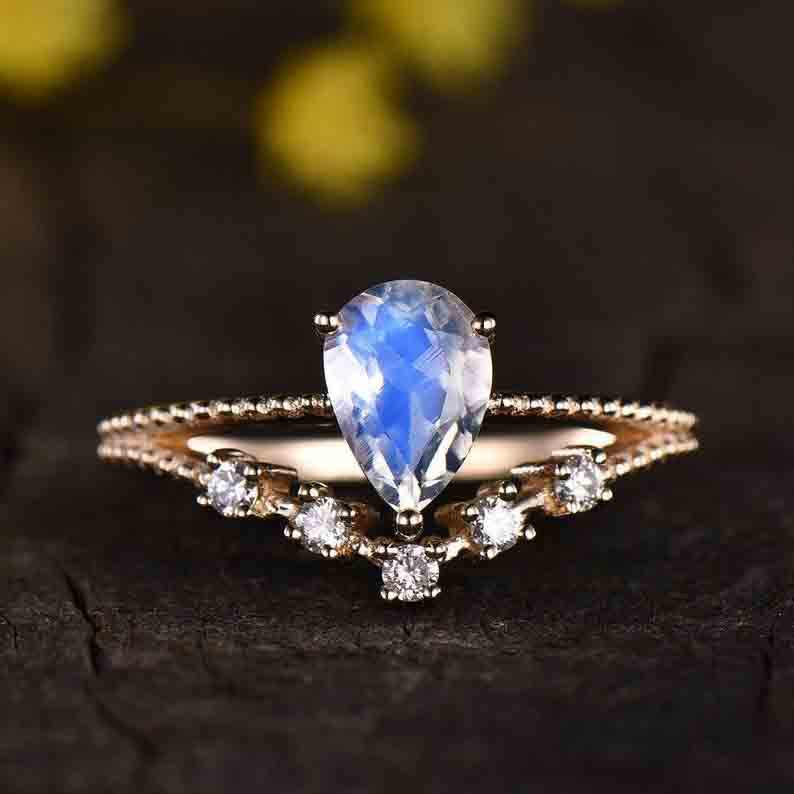 Vintage Moonstone Engagement Ring for Women - Rose Gold Split Shank with Milgrain Detailing - Perfect for Weddings, Anniversaries & Romantic Gift Giving