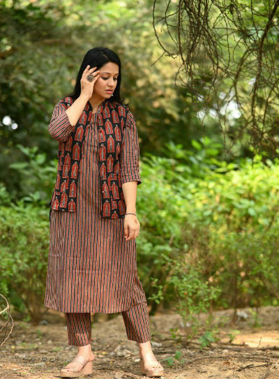 Stylish Maroon & Black Mill Print Cotton Kurti Pant Jacket Set for Women | Traditional Indian Ethnic Outfit | Perfect for Festivals, Weddings & Casual Wear