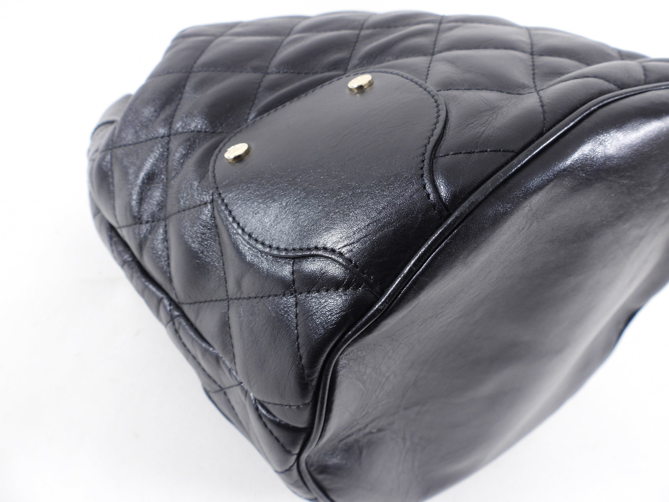 Burberry Black Leather Quilted Drawstring Chain Bucket Bag for Women | Luxury Designer Handbag for Everyday Use, Work & Special Occasions