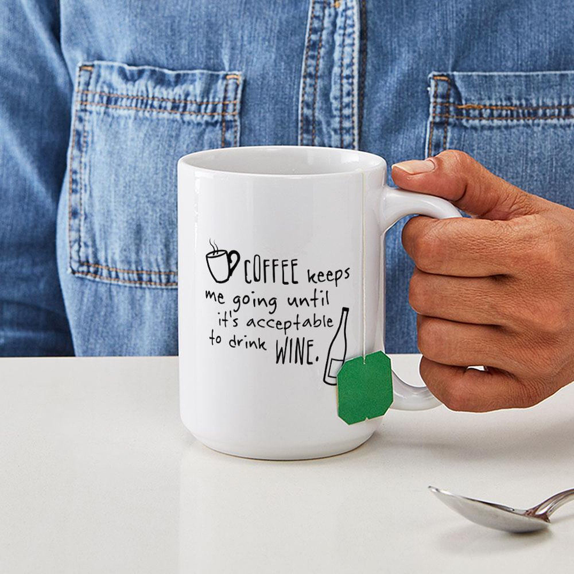 15 oz (444 ml) Ceramic Coffee Mug - 'Coffee Keeps Me Going' Funny Coffee Cup for Office, Home & Gifts - Ideal for Tea, Hot Chocolate & Morning Brews