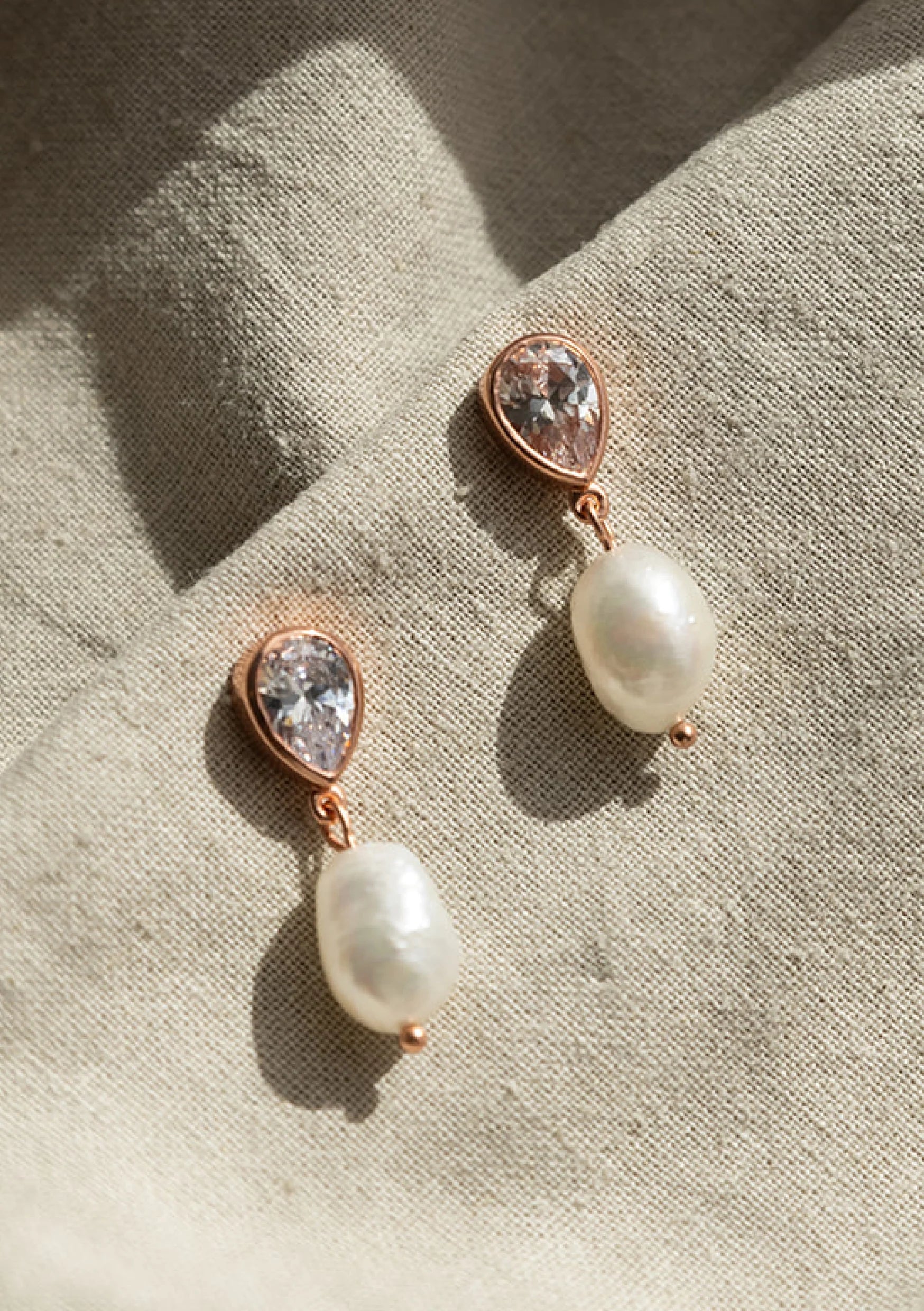 Lola Knight Oceane Pearl & Teardrop Crystal Earrings - Rose Gold Dangle Earrings for Women, Elegant Bridal Jewelry Gift for Wedding, Party & Special Occasions