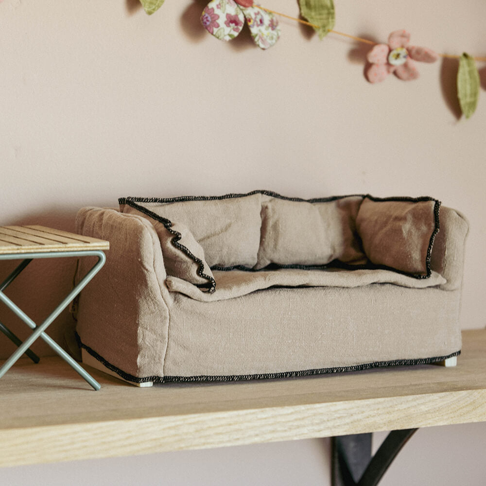 Maileg Miniature Couch - Tiny Dollhouse Sofa for 1:12 Scale Dolls - Perfect for Dollhouse Decor & Kids Pretend Play