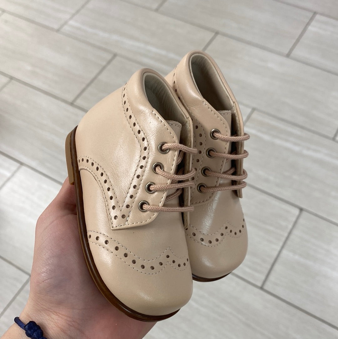 Beberlis Light Beige Wingtip Baby Shoes - Classic Style First Walkers for Boys & Girls | Perfect for Special Occasions, Photo Shoots & Everyday Wear