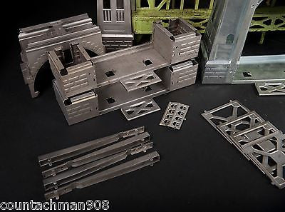Lionel HellGate Bridge Train Set - Original Model with Extra Track Pieces for O Gauge Layouts - Perfect for Model Train Enthusiasts and Railroad Displays