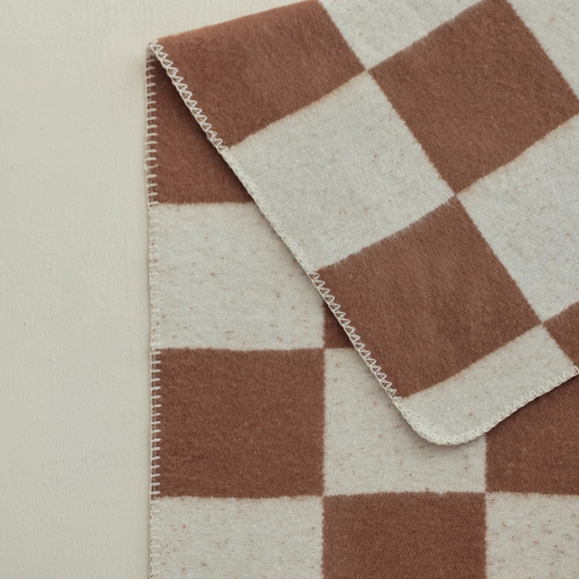 Soft & Warm Classic Checkerboard Throw Blanket - Perfect for Sofa, Bed & Winter Coziness - Home Decor Gift Idea