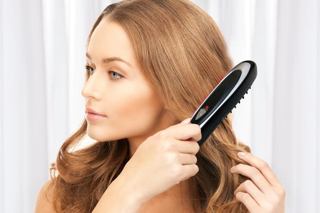 IGIA Scalp Massage Brush for Hair Growth - Electric Light Therapy Hair Brush with 3D Kneading Nodes for Thicker, Healthier Hair - Perfect for Home Use, Relaxation & Hair Care Routine