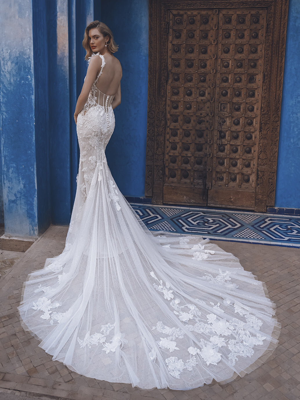 Enzoani Ulyssa Wedding Dress – Elegant Lace Bridal Gown with Beading & Train – Perfect for Church, Beach, and Outdoor Ceremonies