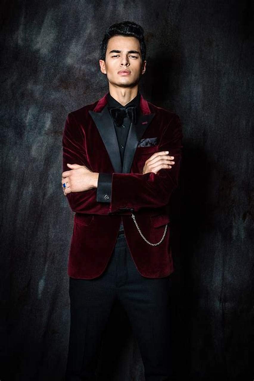 Premium Men's Velvet Blazer with Peak Lapel - Formal & Wedding Suit Jacket for Business, Evening Events & Special Occasions
