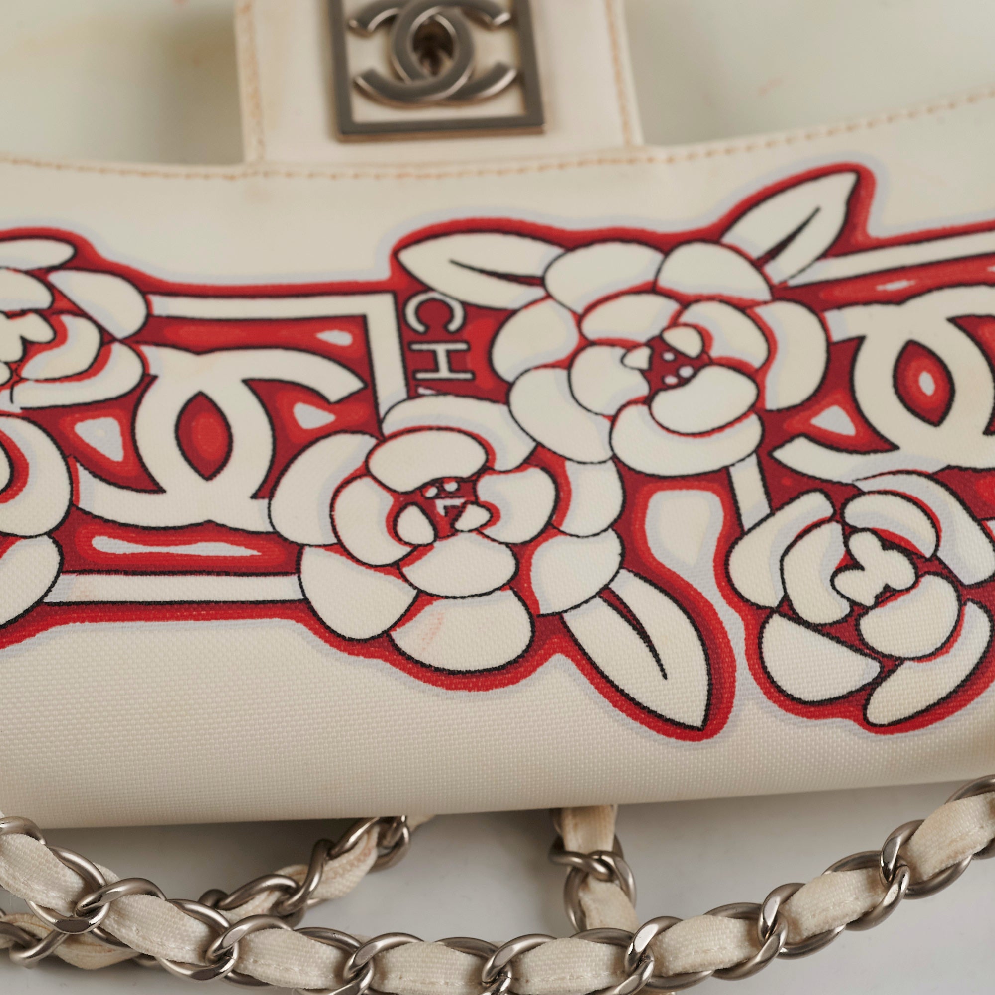 Chanel Camelia Seasonal Flap Bag with Zipper in White - Luxury Designer Crossbody for Women, Perfect for Parties & Evening Events