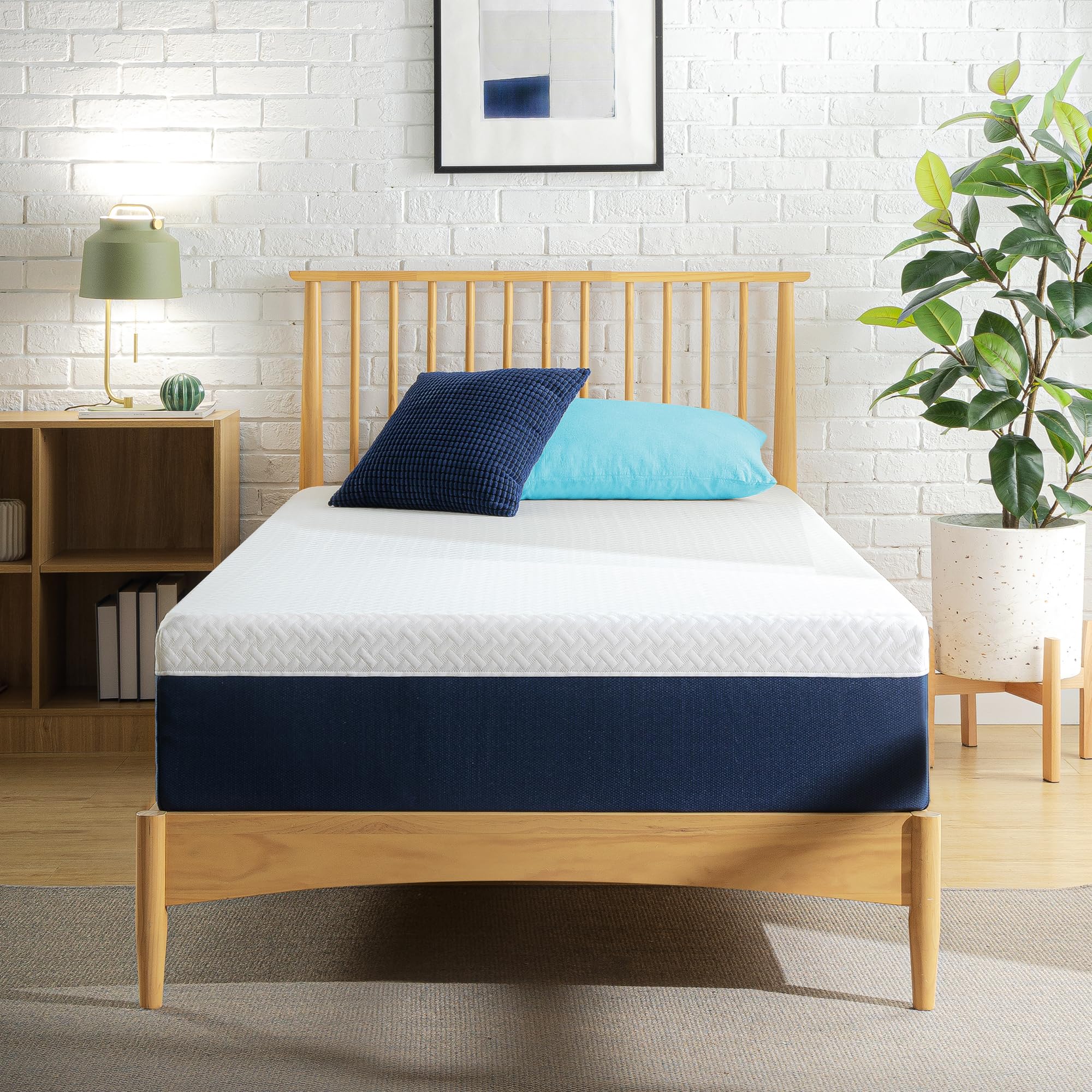 ZINUS 12 Inch Cooling Comfort Hybrid Mattress - Twin Size, Fiberglass Free, Medium Firm Support with Motion Isolation | CertiPUR-US Certified Foams & OEKO-TEX Fabric | Bed in a Box for Cool Sleep | Perfect for Guest Rooms, Dorms & Small Spaces
