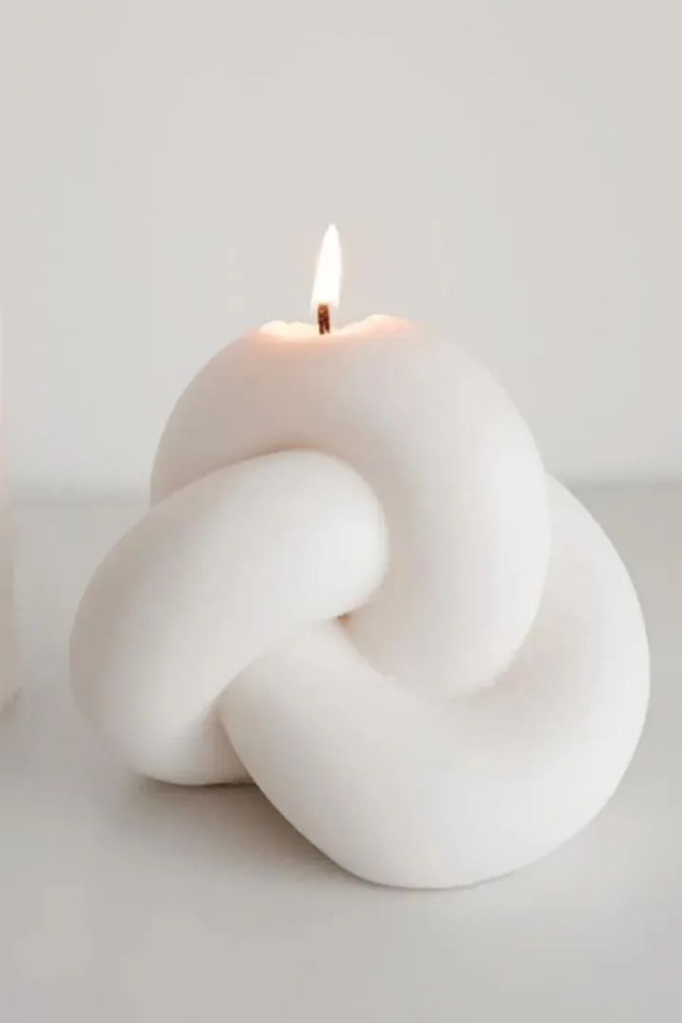 Infinity Knot Decorative White Unscented Candle for Home Decor, Wedding Centerpieces & Relaxation - Elegant Soy Wax Candle for Meditation, Yoga & Romantic Ambiance