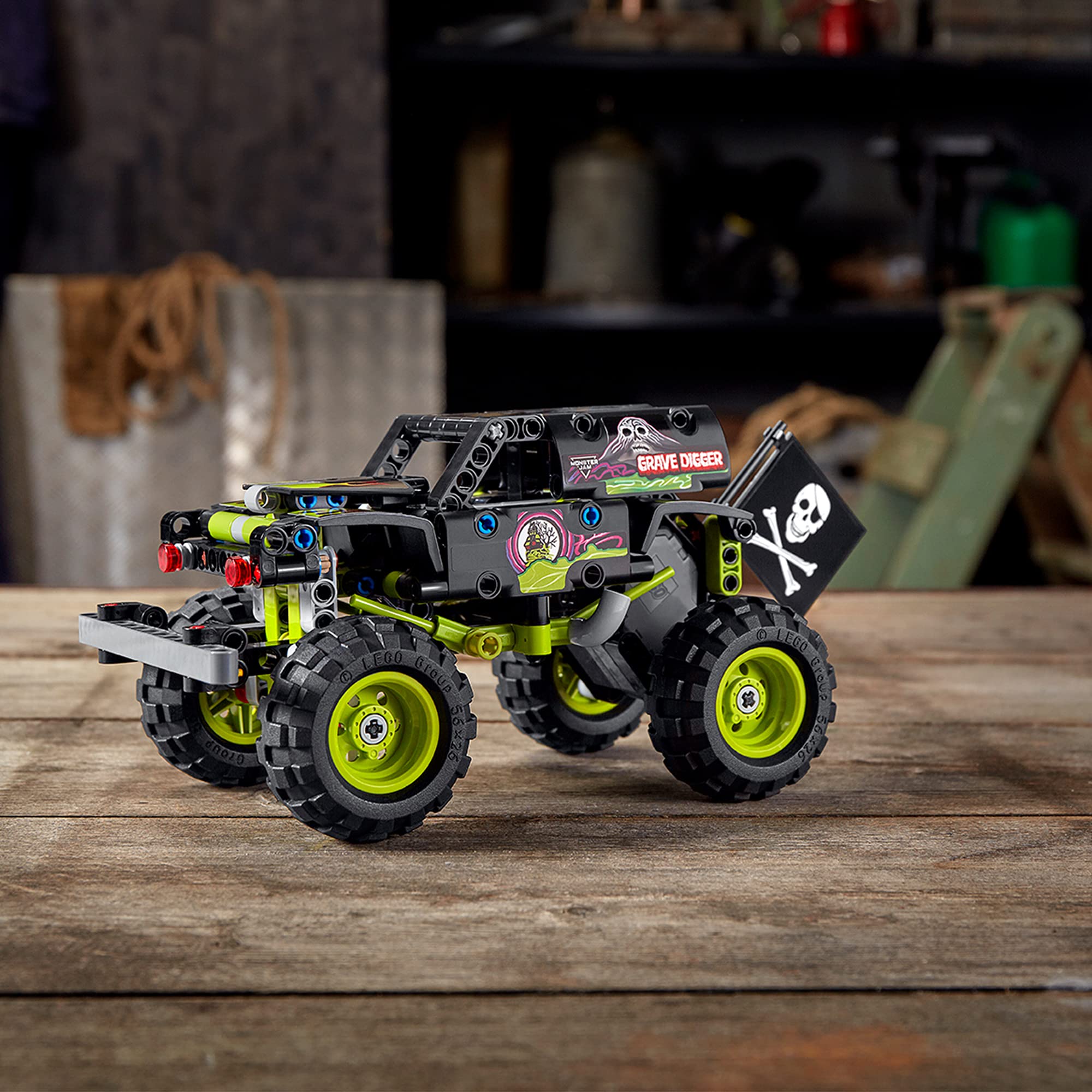 LEGO 42118 Technic Monster Jam Grave Digger - 2-in-1 Monster Truck & Off-Road Buggy Building Toy Kit, STEM Construction Set for Kids Ages 7+, Perfect Gift for Boys & Girls - Ideal for Playtime, Birthday Presents & STEM Learning Activities