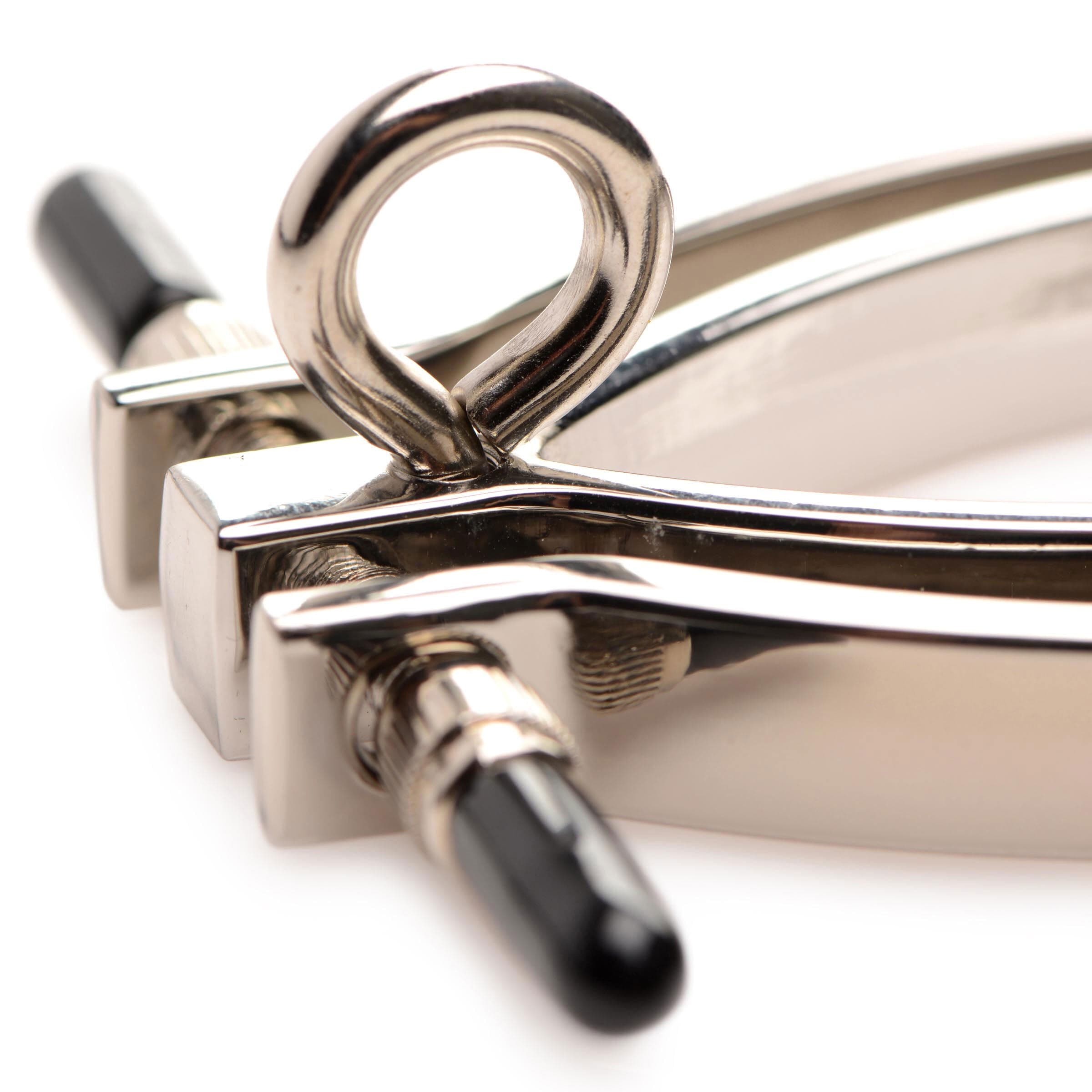 Adjustable Pussy Clamp with Leash - Silver BDSM Toy for Sensual Play & Bondage, Perfect for Couples & Adult Roleplay Scenes