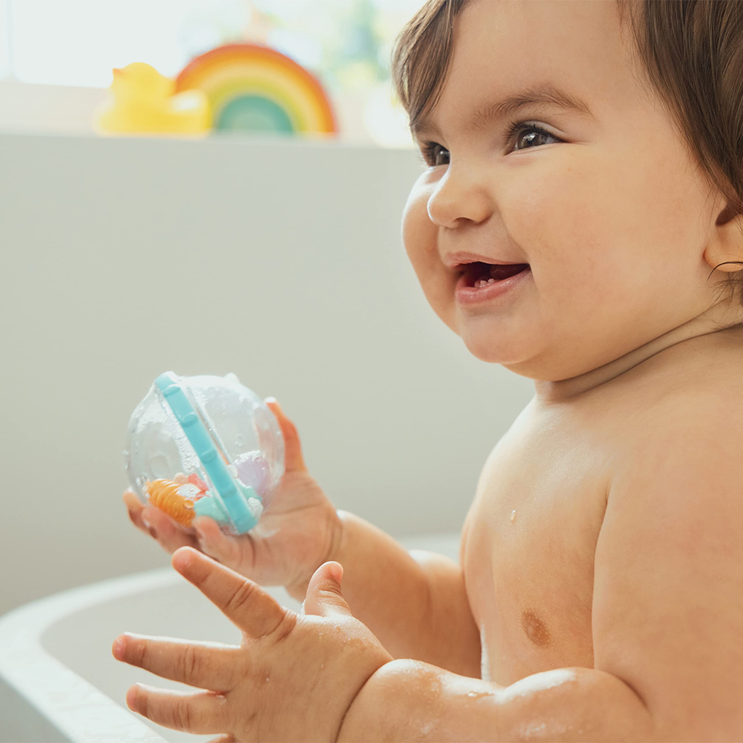Munchkin® Baby Bath Toy Scoop with 4pk Float & Play Bubbles - Fun Bathtime Toys for Toddlers & Kids - Perfect for Sensory Play, Water Games & Early Learning Development