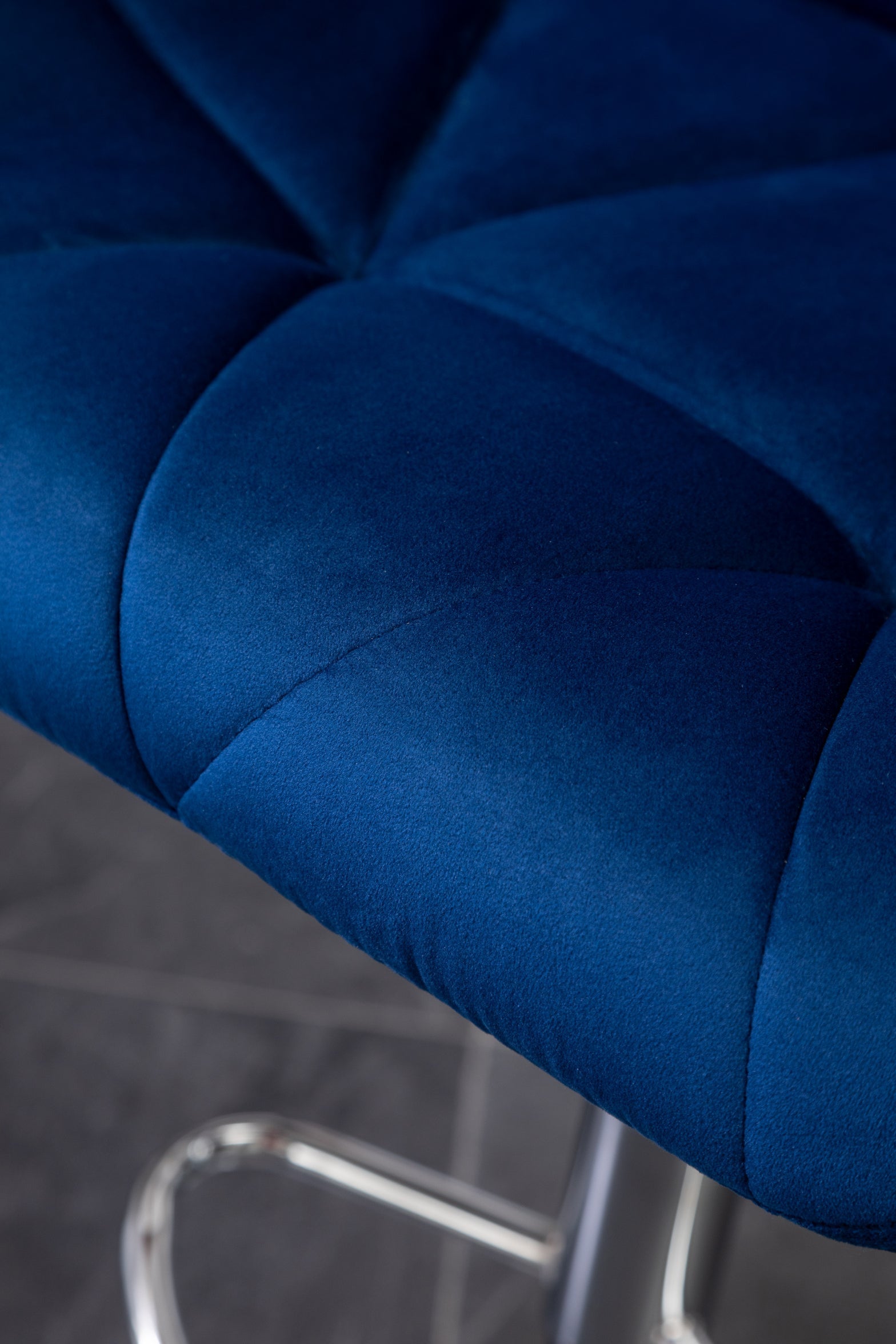 Roundhill Furniture Breni Velvet Diamond Tufted Swivel Adjustable Height Bar Stool - Set of 2, Navy Blue Velvet Upholstery - Perfect for Kitchen Islands, Home Bars & Breakfast Nooks