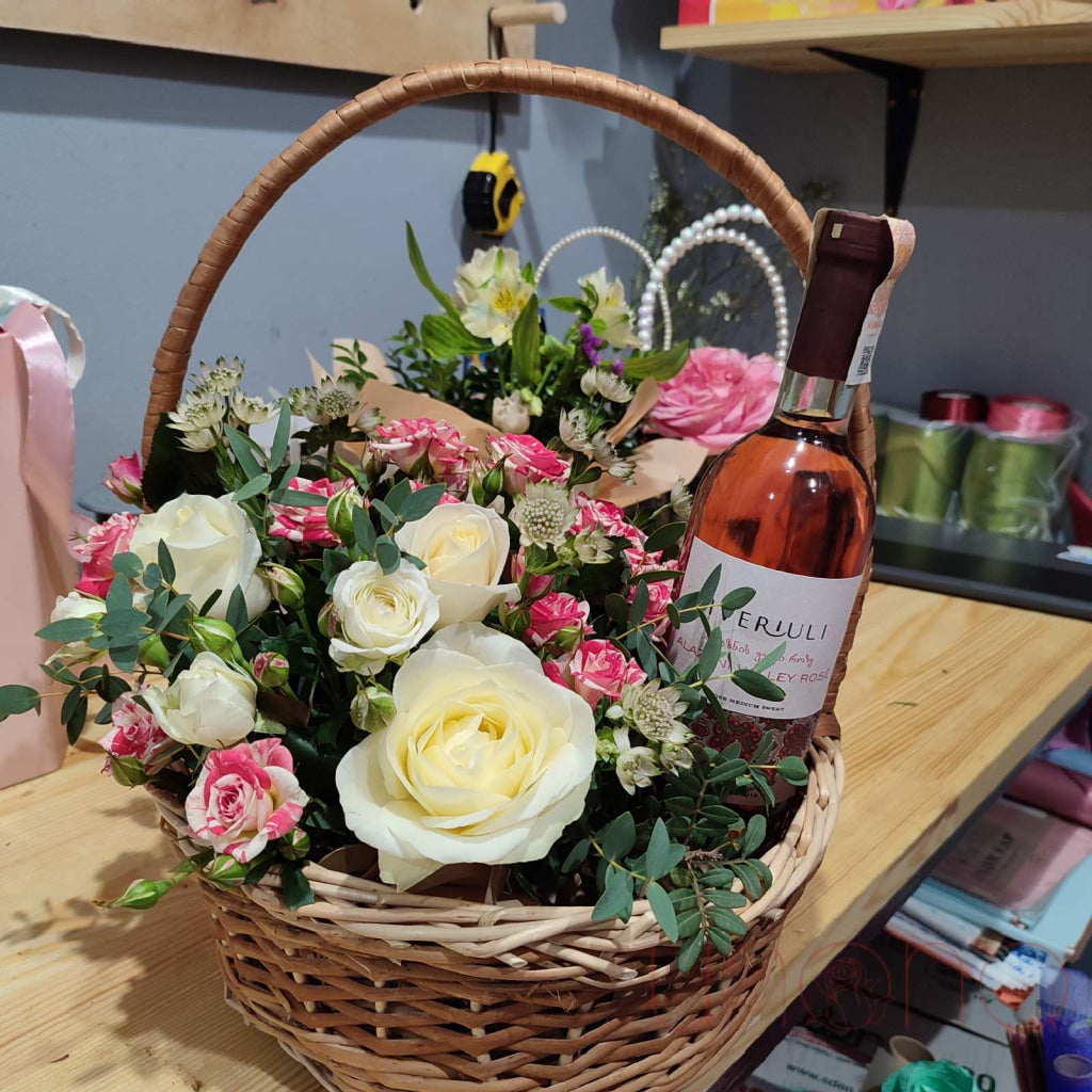 Lady of My Heart Gift Basket - Romantic Gift Set for Her - Perfect for Valentine's Day, Anniversary & Birthday Presents