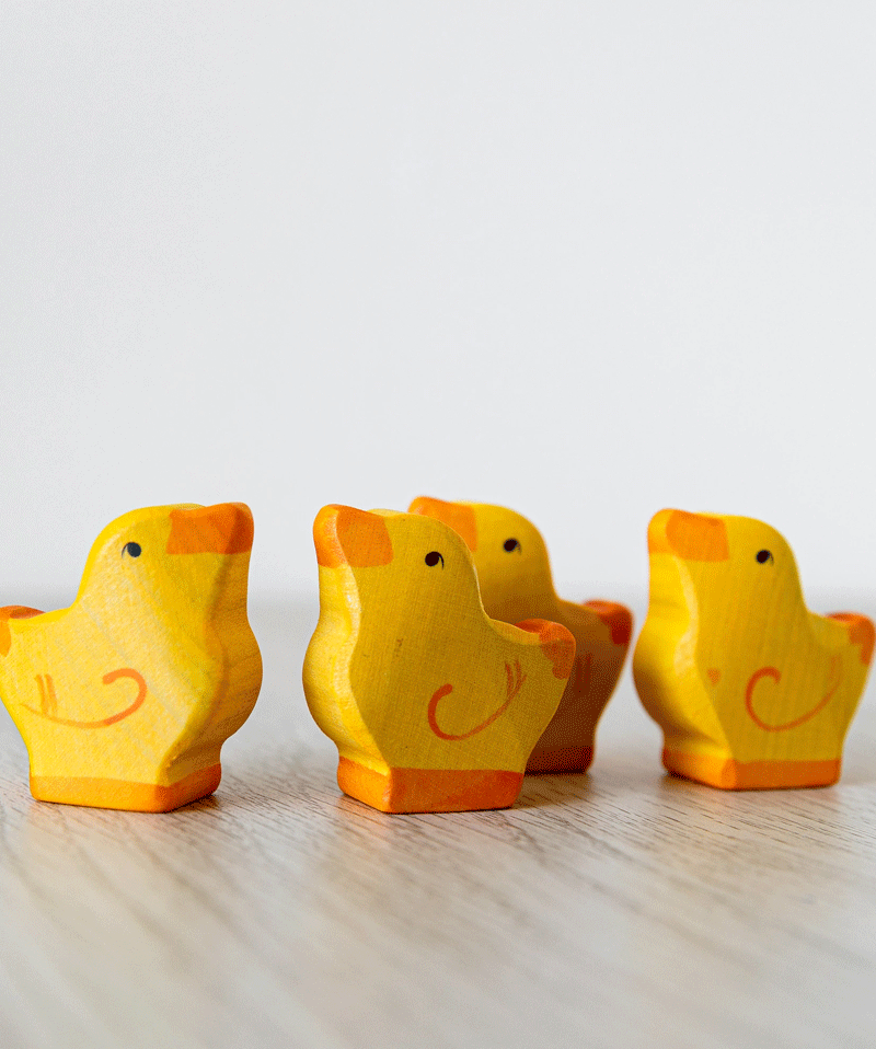Holztiger Wooden Chick with Raised Head - Handcrafted Wooden Animal Toy for Kids, Perfect for Waldorf Play, Nursery Decor & Imaginative Playtime