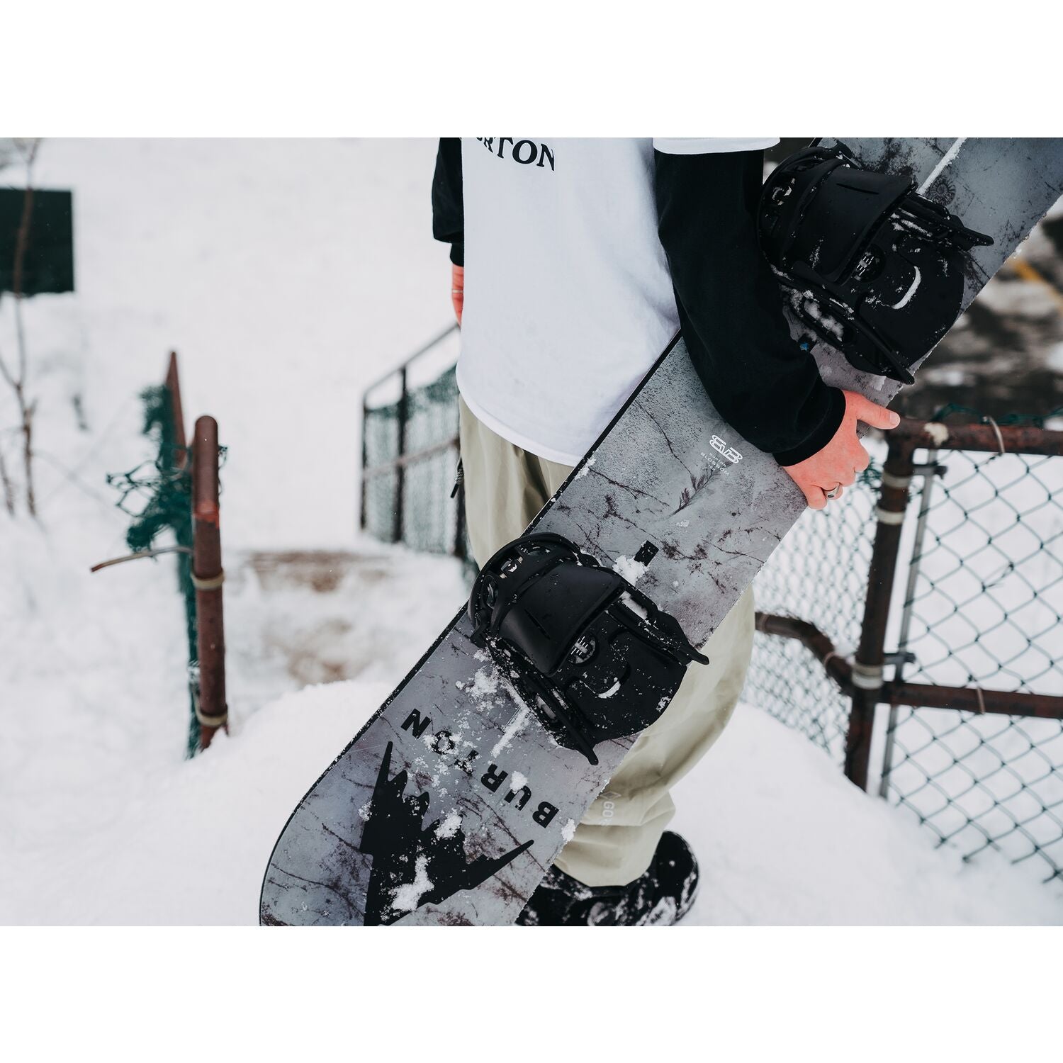 Burton Blossom Snowboard 2025 - Women's All-Mountain Freestyle Snowboard for Powder & Park Riding | Perfect for Backcountry Adventures & Resort Slopes