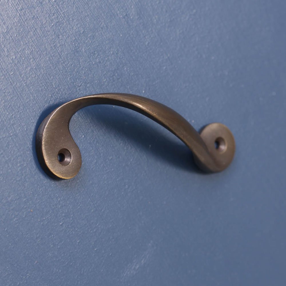 Vintage Distressed Antique Brass Cabinet Handle - Rustic Twisting Drawer Pull for Kitchen Cabinets, Dressers & Furniture Restoration (Set of 2) - Perfect for Farmhouse, Industrial & Shabby Chic Home Decor
