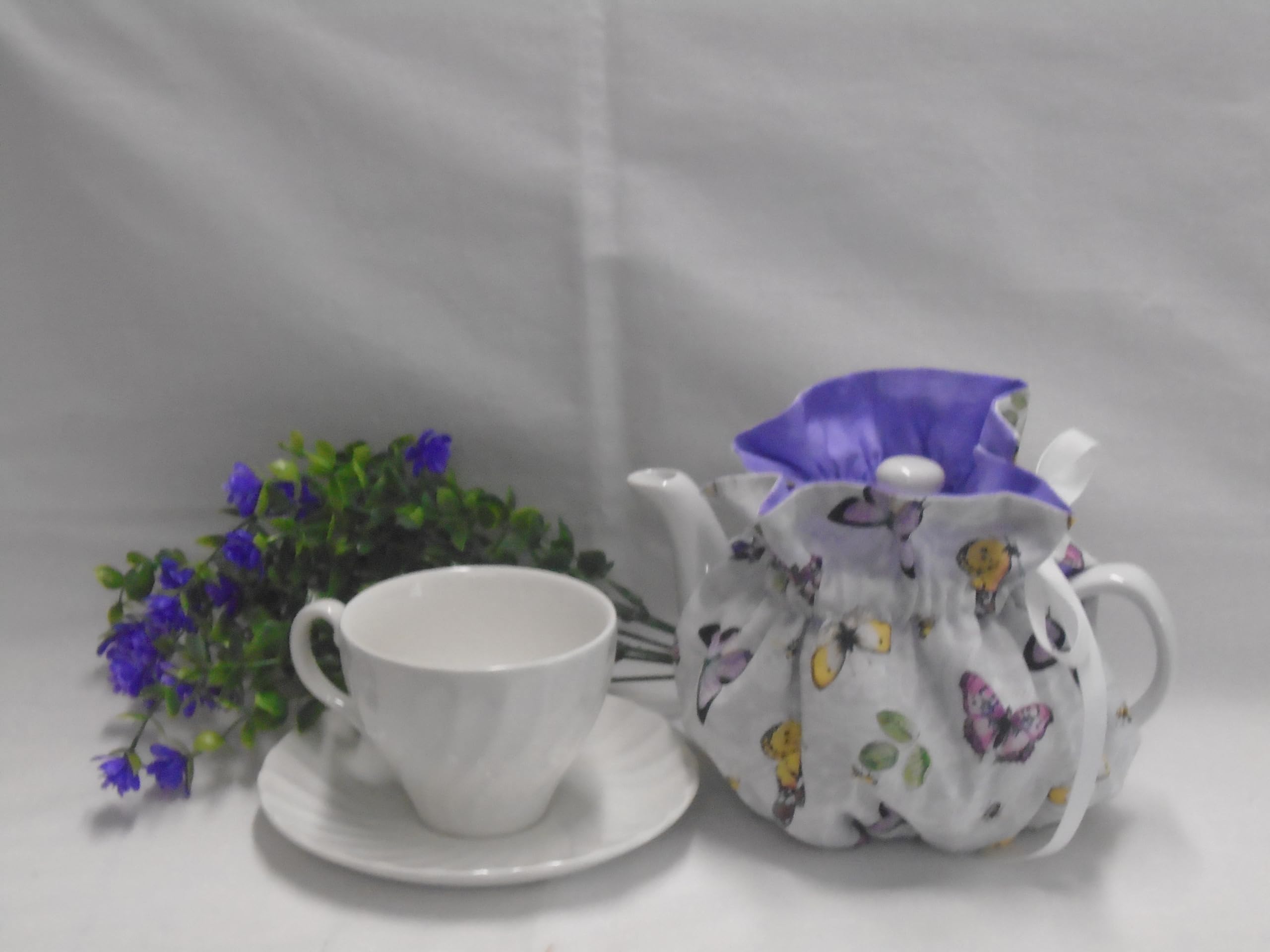 2 Cup Pretty Butterflies on White Reversible Tea Pot Cozy - Insulating Tea Cosy for Loose Leaf & Herbal Tea - Perfect for Afternoon Tea, Gifts & Kitchen Decor