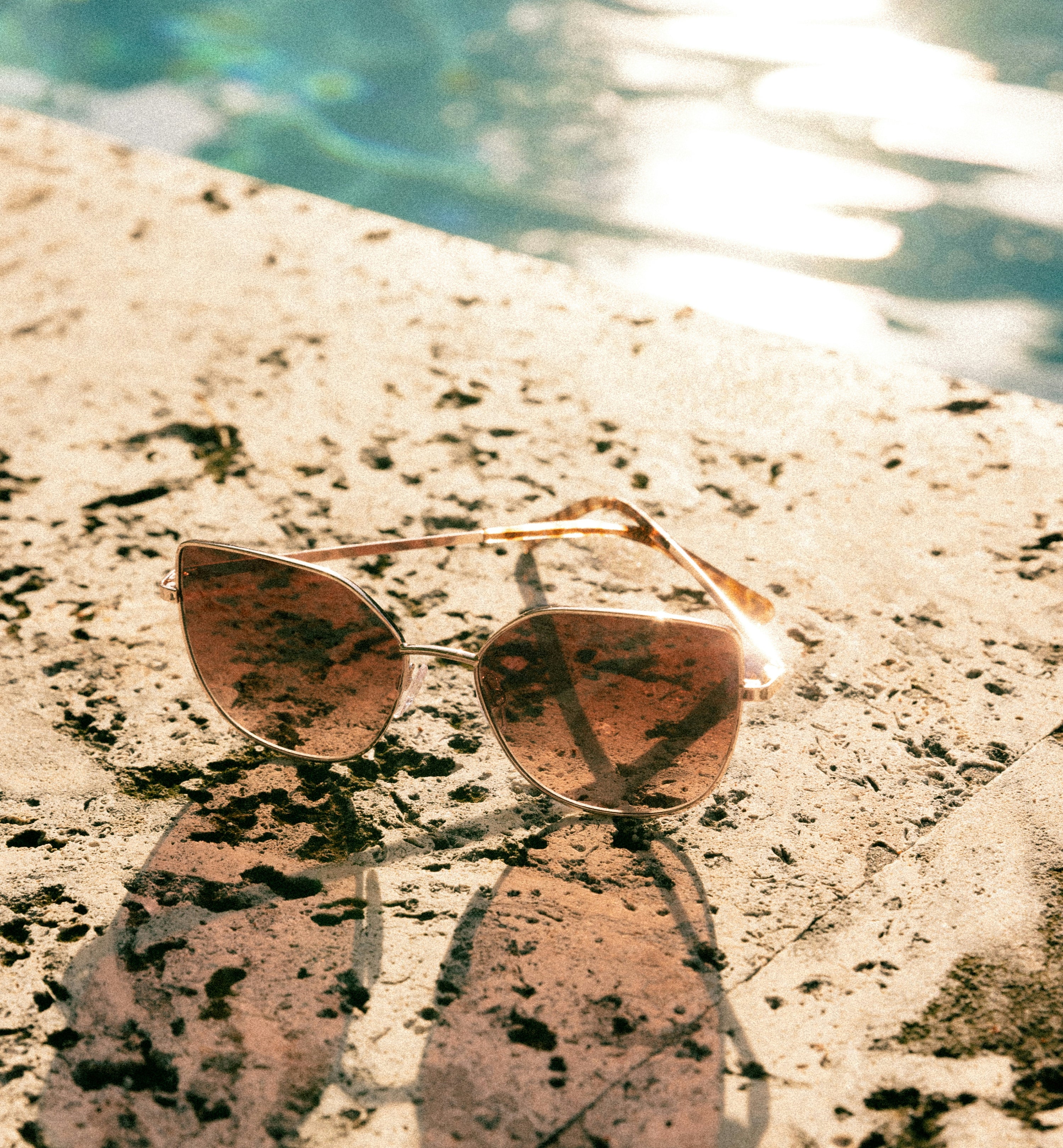 Stylish UV Protection Terrace Sunglasses for Men & Women - Trendy Outdoor Fashion Accessories for Beach, Driving & Summer Activities