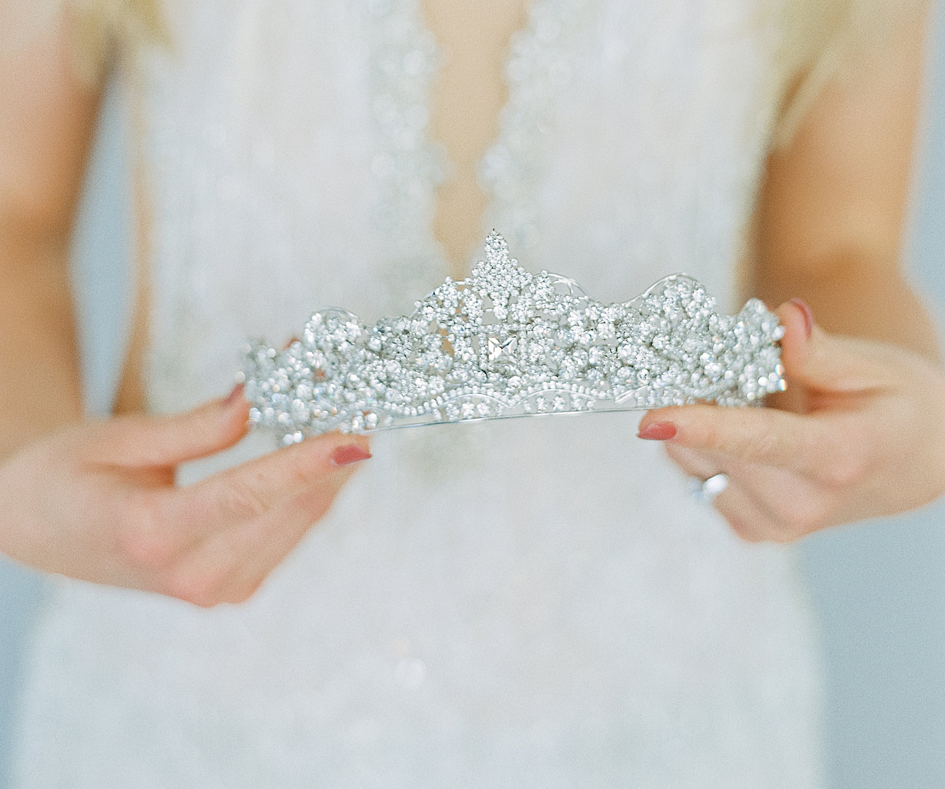 Sparkling SHELLIE Gold Bridal Tiara - Elegant Wedding Crown for Bride, Bridesmaids & Flower Girls | Perfect for Weddings, Prom, Pageants & Special Occasions